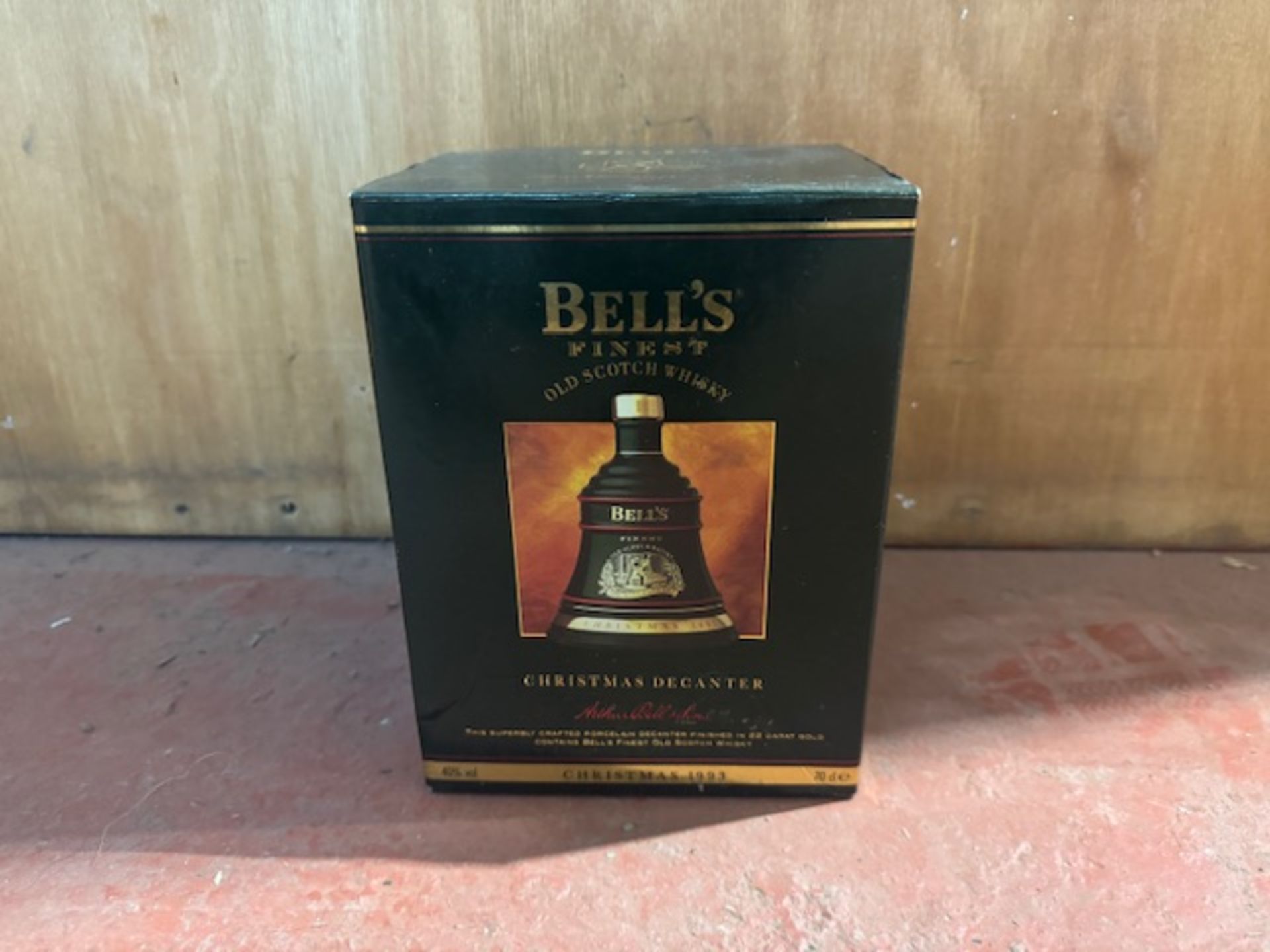 FULL 15 PIECE COLLECTION OF BELLS WHISKEY DECANTERS UNOPENED - Bild 6 aus 16