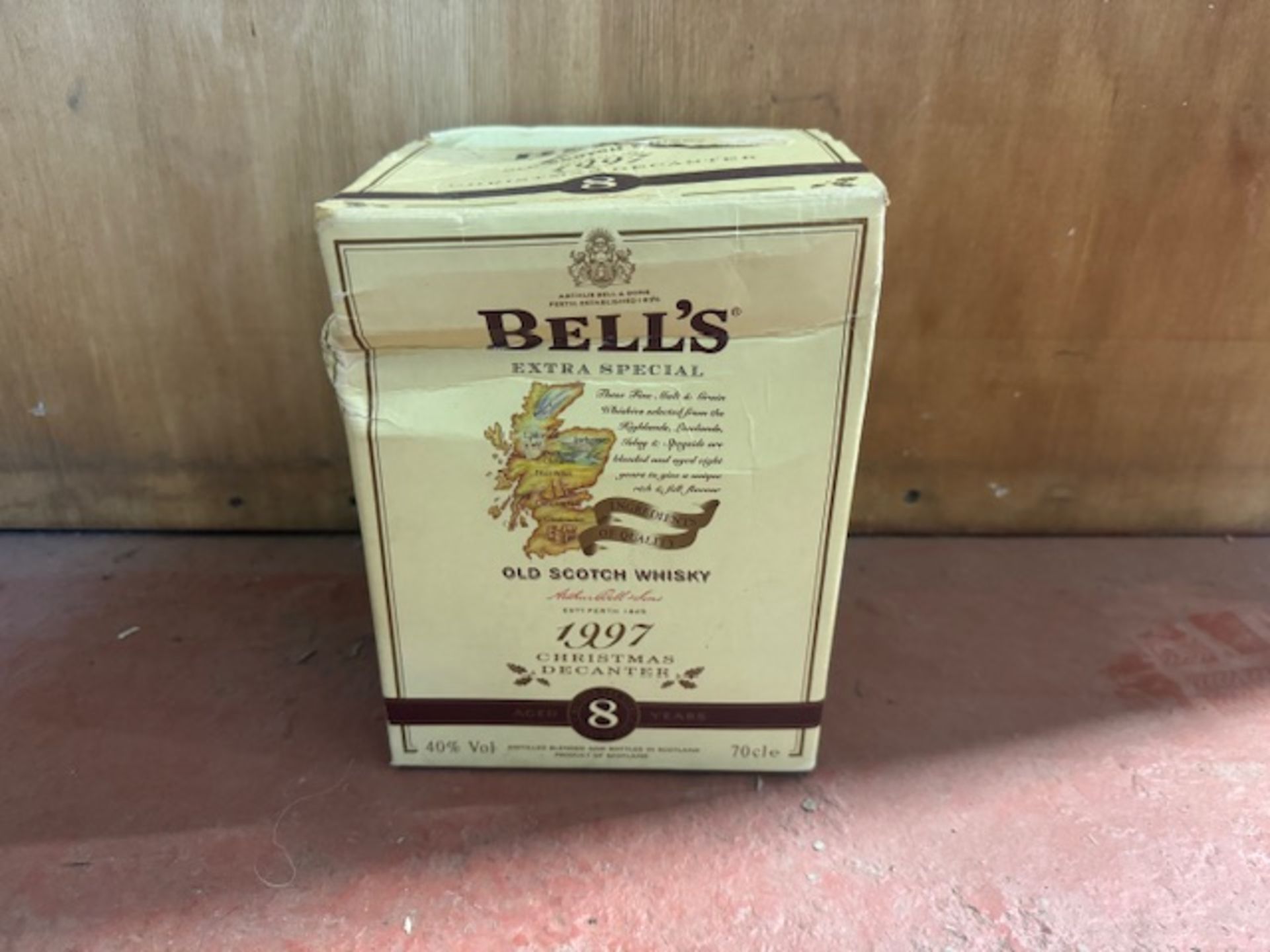 FULL 15 PIECE COLLECTION OF BELLS WHISKEY DECANTERS UNOPENED - Bild 13 aus 16