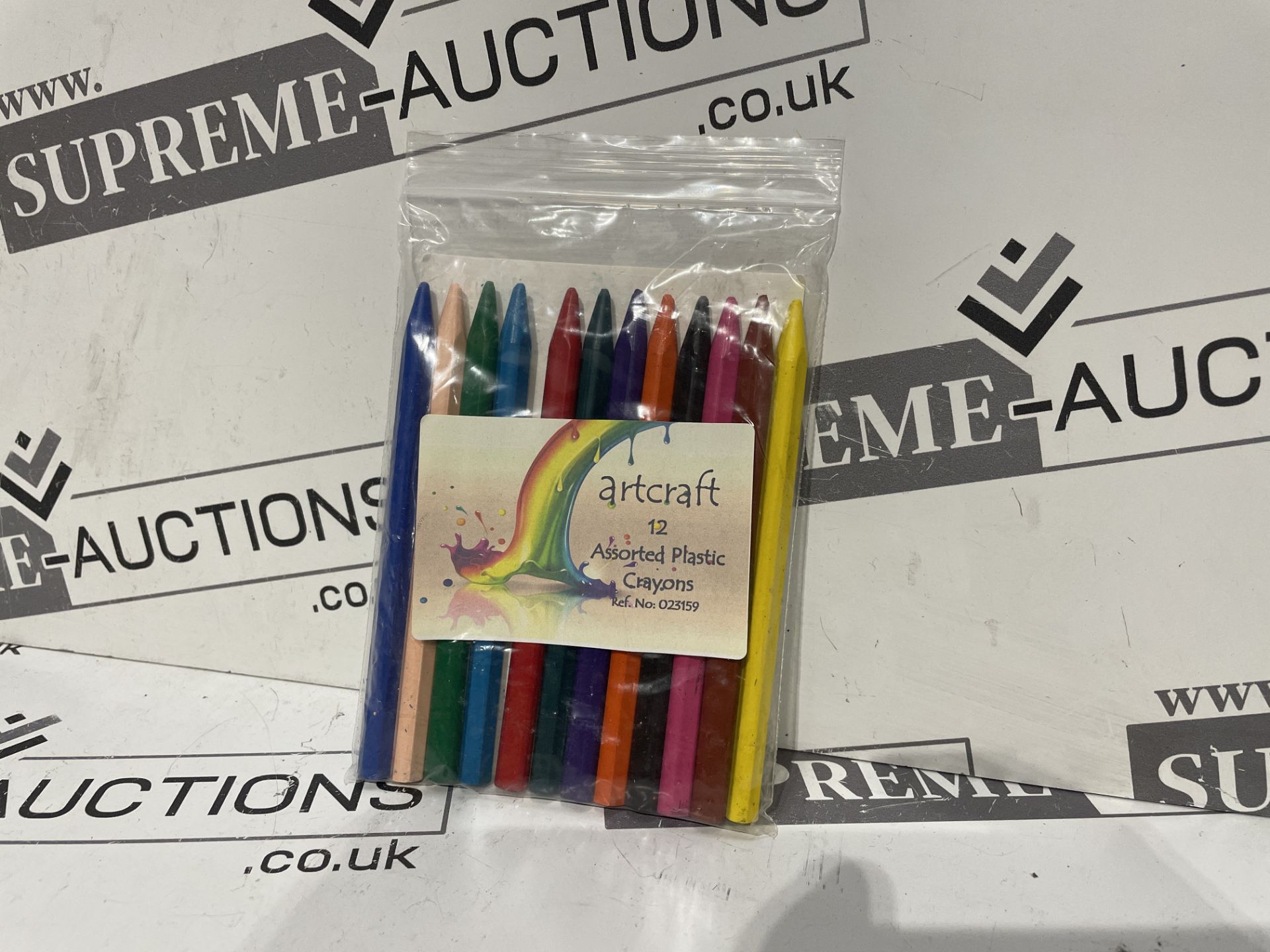 48 X BRAND NEW PACKS OF 12 ASSORTED ARTCRAFT PLASTIC CRAYONS P5