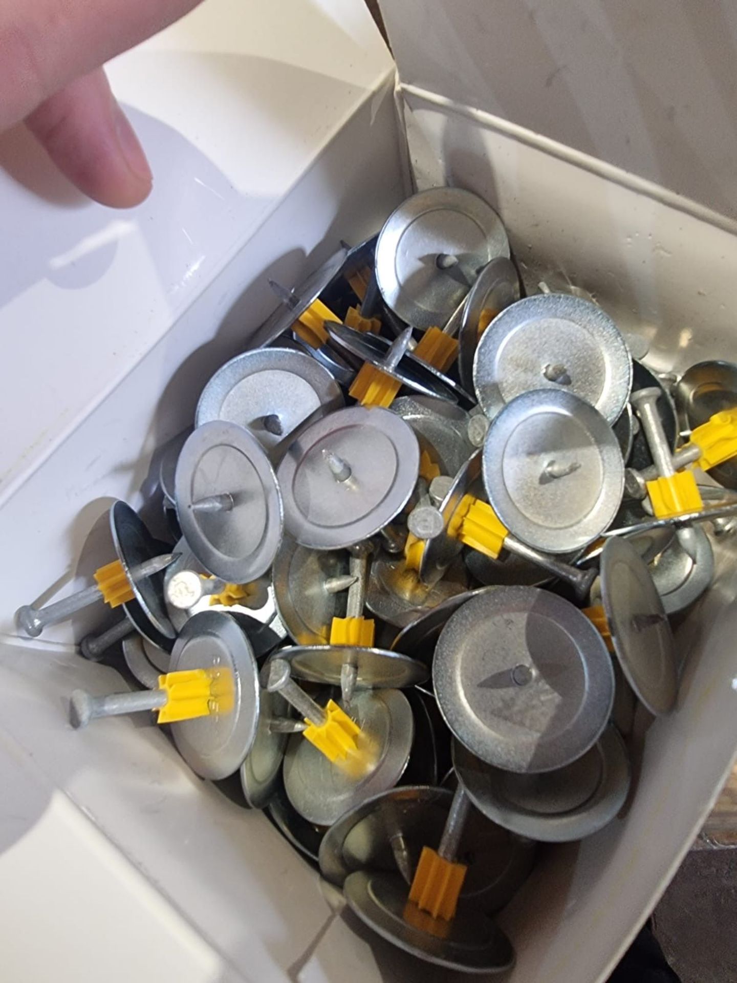 Trade Lot 110 x New Boxes of 100 Dewalt DDF3080000 DRIVE PIN 38MM INSULATION WASHER. RRP £19.54 - Image 2 of 3