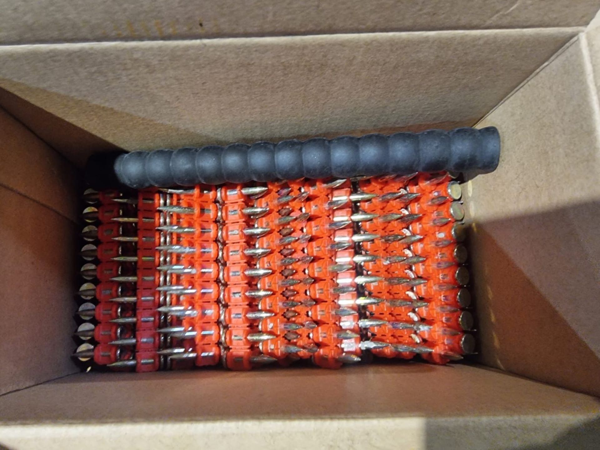 Trade Lot 100 x New Boxes of 500 Dewalt 3.7mm x 25mm HD P3X Pins Collated - DDF3440100. RRP £44.50 - Bild 3 aus 3