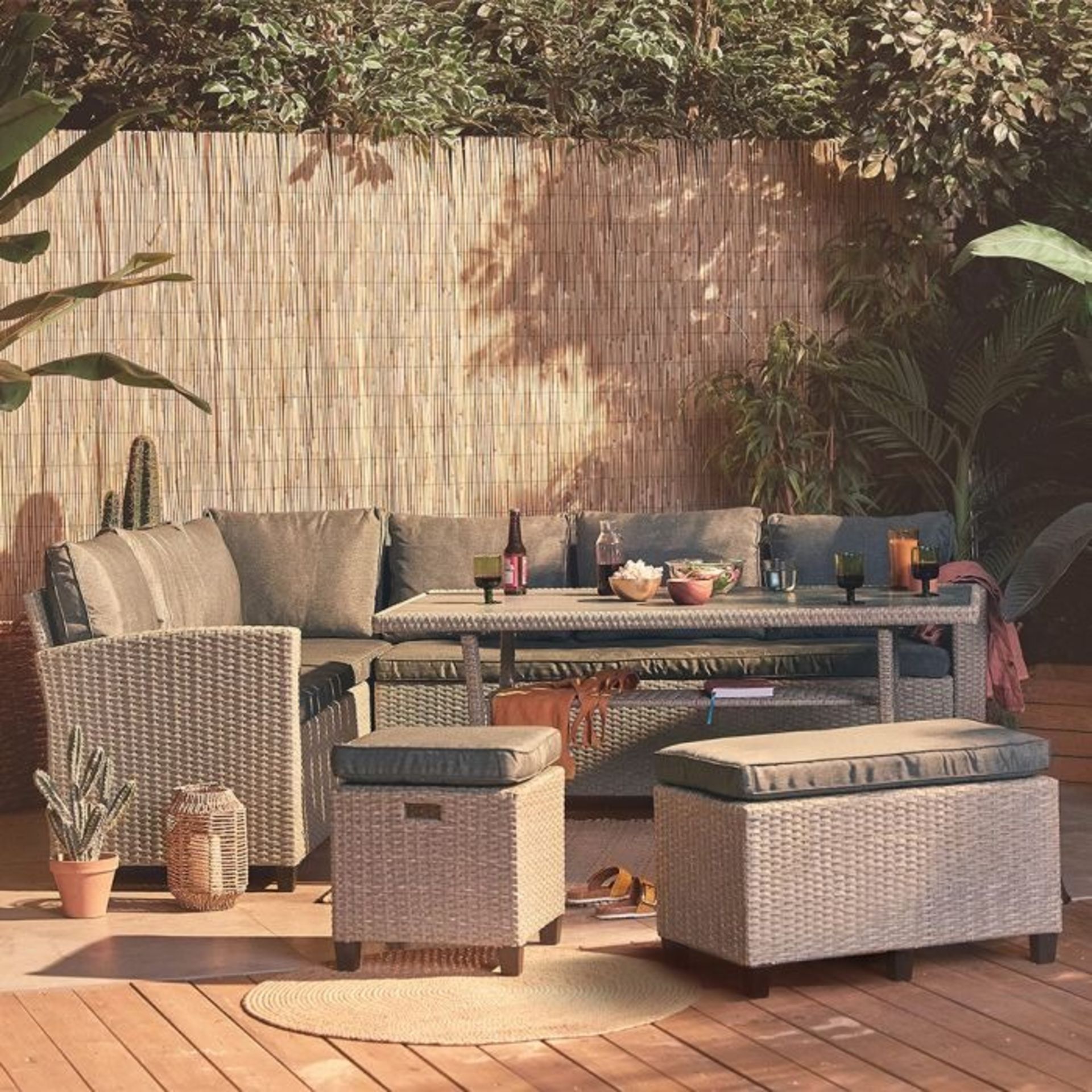 Garden Table + Stool set - ER41 Made of rattan weave which has the beauty of natural basket-weave