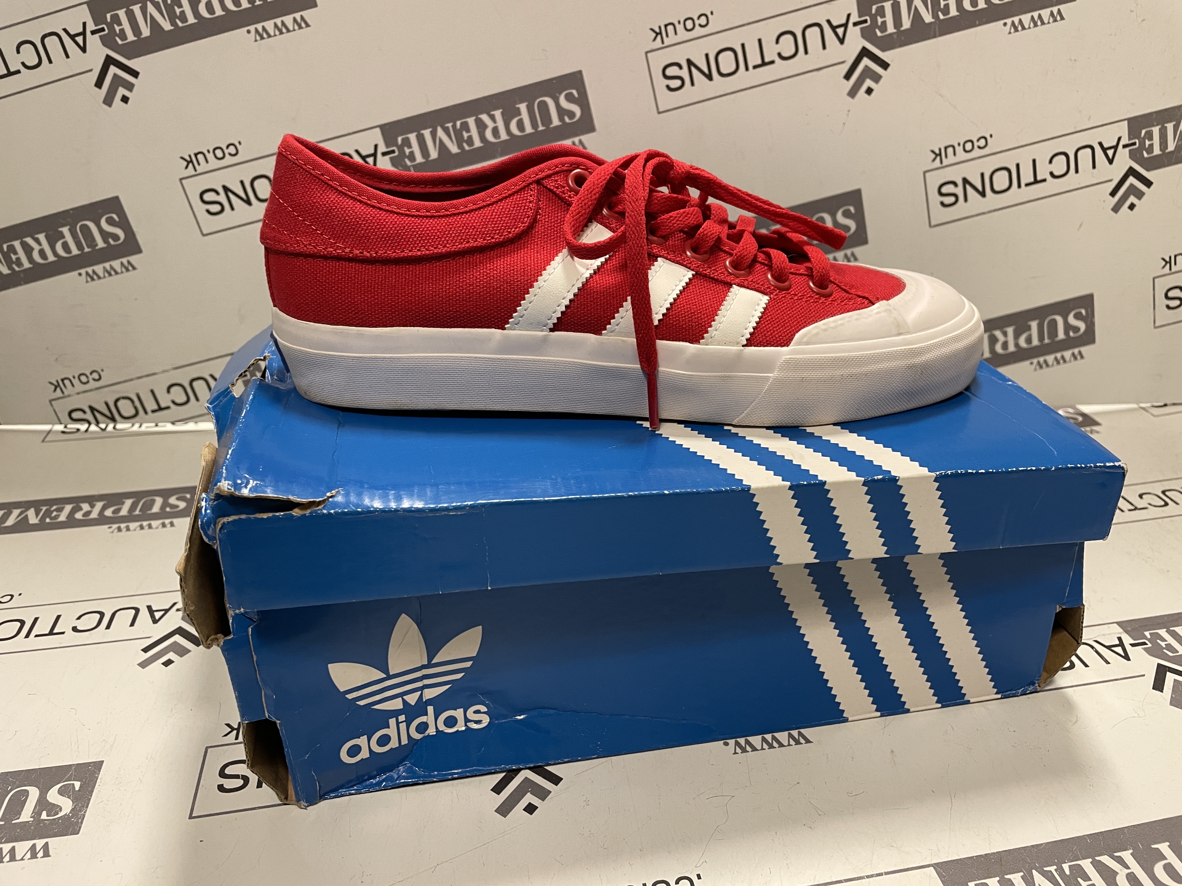 ADIDAS MATCHCOURT SKATEBOARDING TRAINERS RED AND WHITE SIZE 6.5