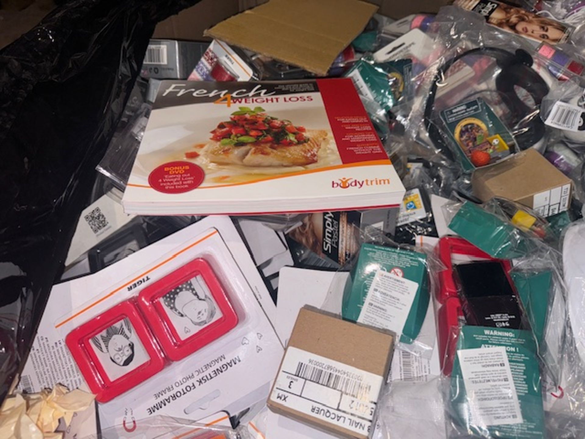 100 PIECE BRAND NEW MIXED AMAZON OVERSTOCK LOT INCLUDING TOYS,, HATS, GLOVES, PET PRODUCTS, - Image 3 of 3