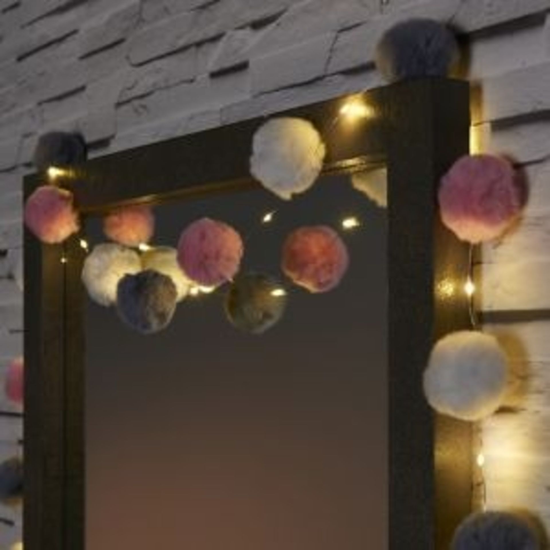 Pom Battery-Powered Warm White 16 LED Indoor String Lights - ER47