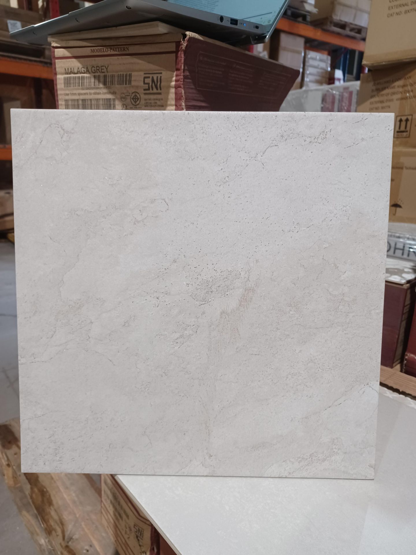 12.3 METRES SQUARED OF PORCELANOSA VENIS PROJECTS IMAGE WHITE TILES. 440x440mm. RRP £70.01 PER M2