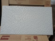 9 X PACKS OF PORCELANOSA CUBICO BLANCO 250x443mm Wall Tiles. EACH PACK CONTAINS 1M2, GIVING THIS LOT
