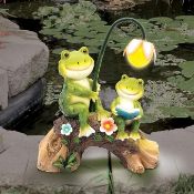 GardenKraft 10939 Solar Light-Up Frog Family Decoration/Charming Detailed Garden Ornament/Warm White
