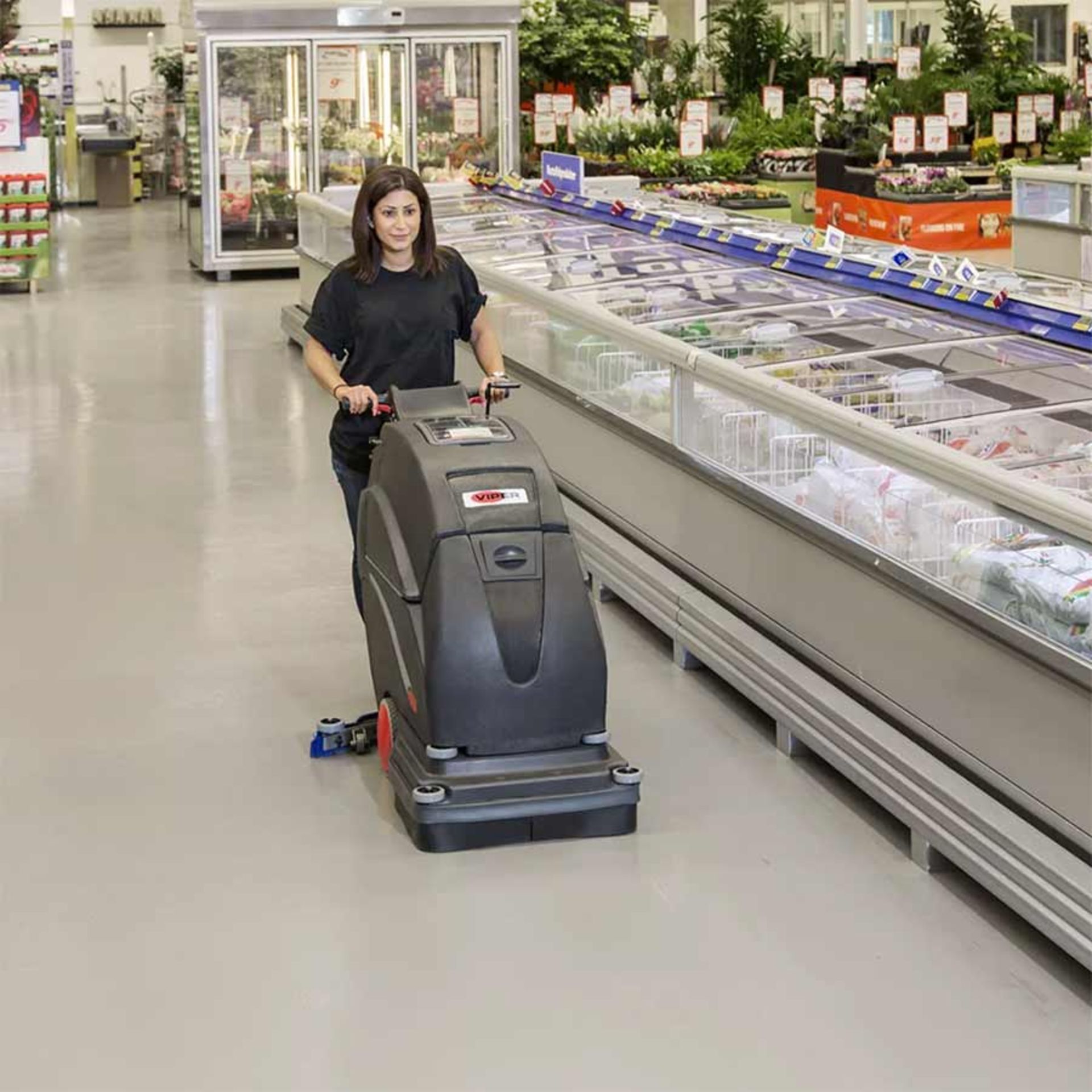 Viper Fang 20HD Walk-behind scrubber dryer. Transaxle drive system.  Light and easy to manoeuvre. - Image 4 of 5