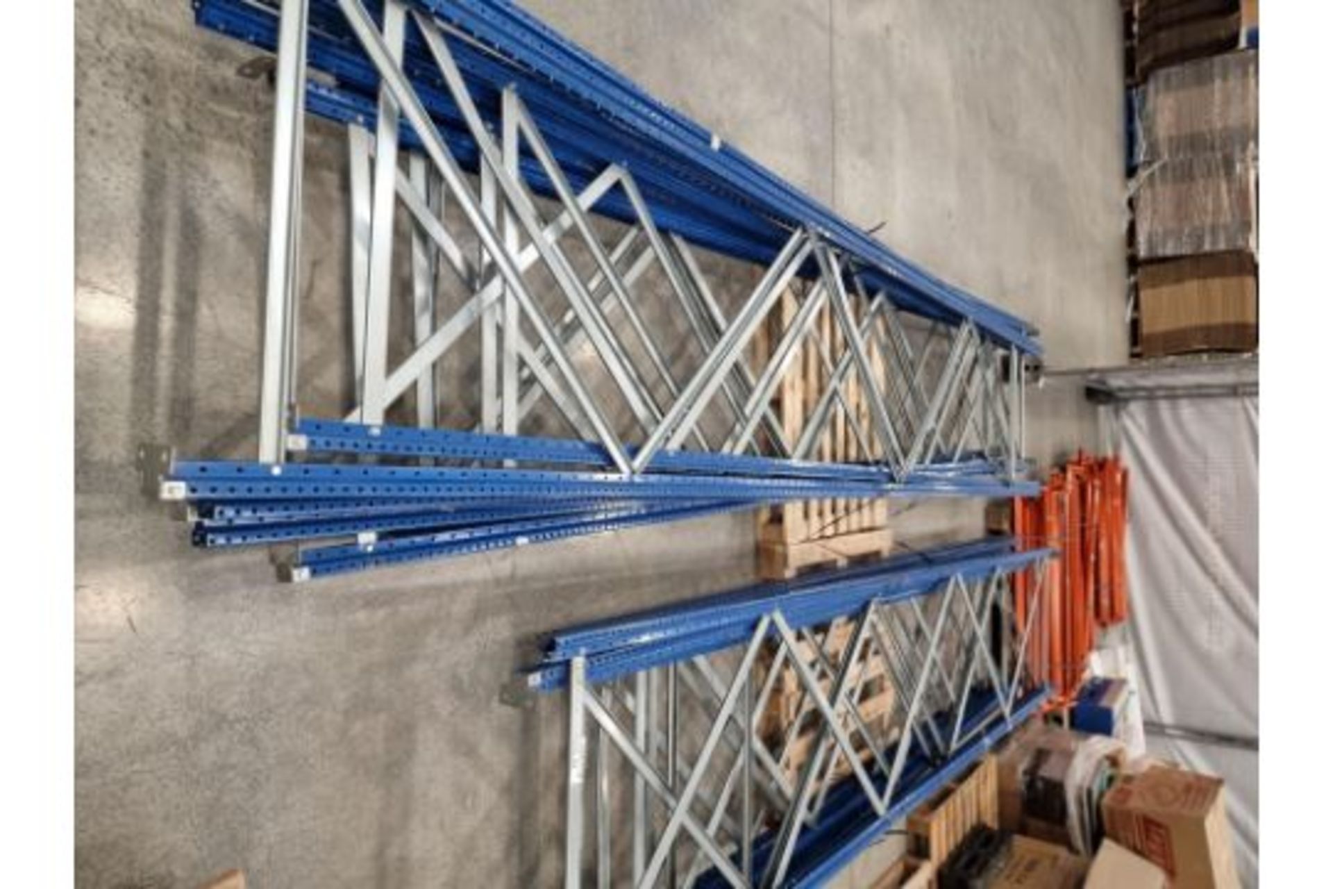LARGE QUANTITY OF RACKING TO INCLUDE APPROX. 15 UPRIGHTS & 150 CROSS BEAMS. ON 6 PALLETS - Image 2 of 3