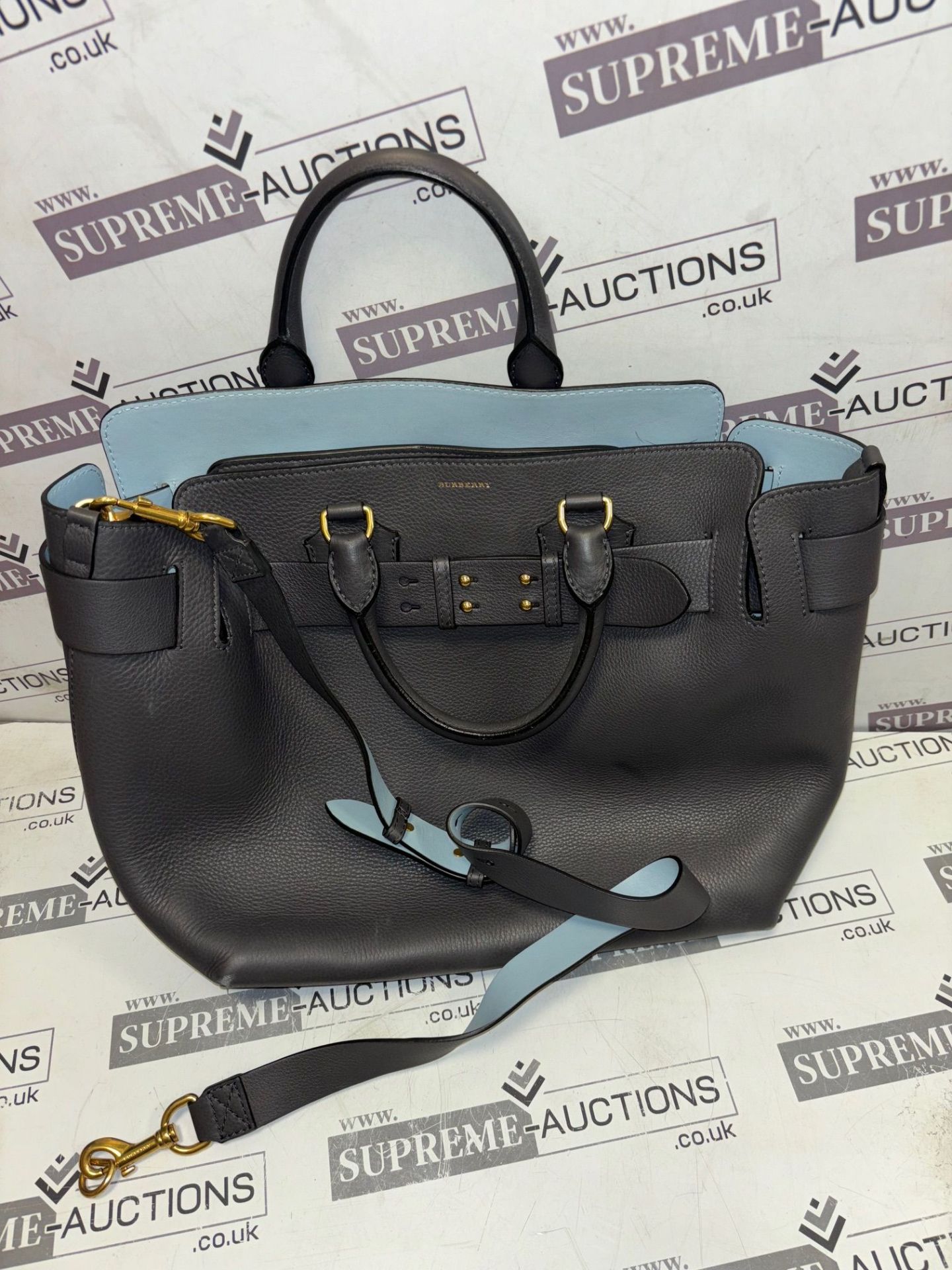 Genuine Burberry The Medium leather Belt Bag. Charcoal grey and baby blue. - Bild 5 aus 13