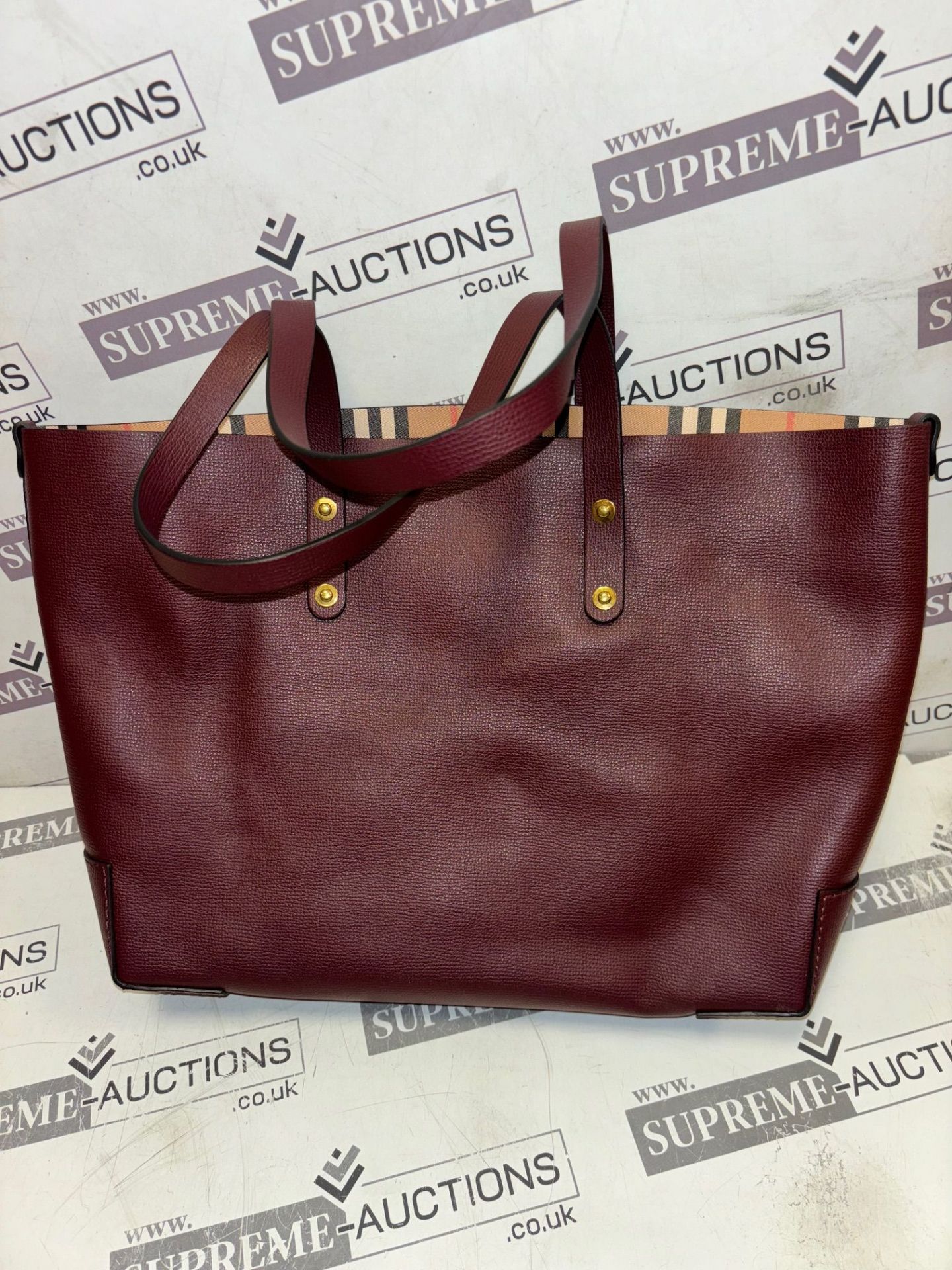 Genuine Burberry Embossed Crest Leather Tote. Burgendy - Bild 7 aus 11