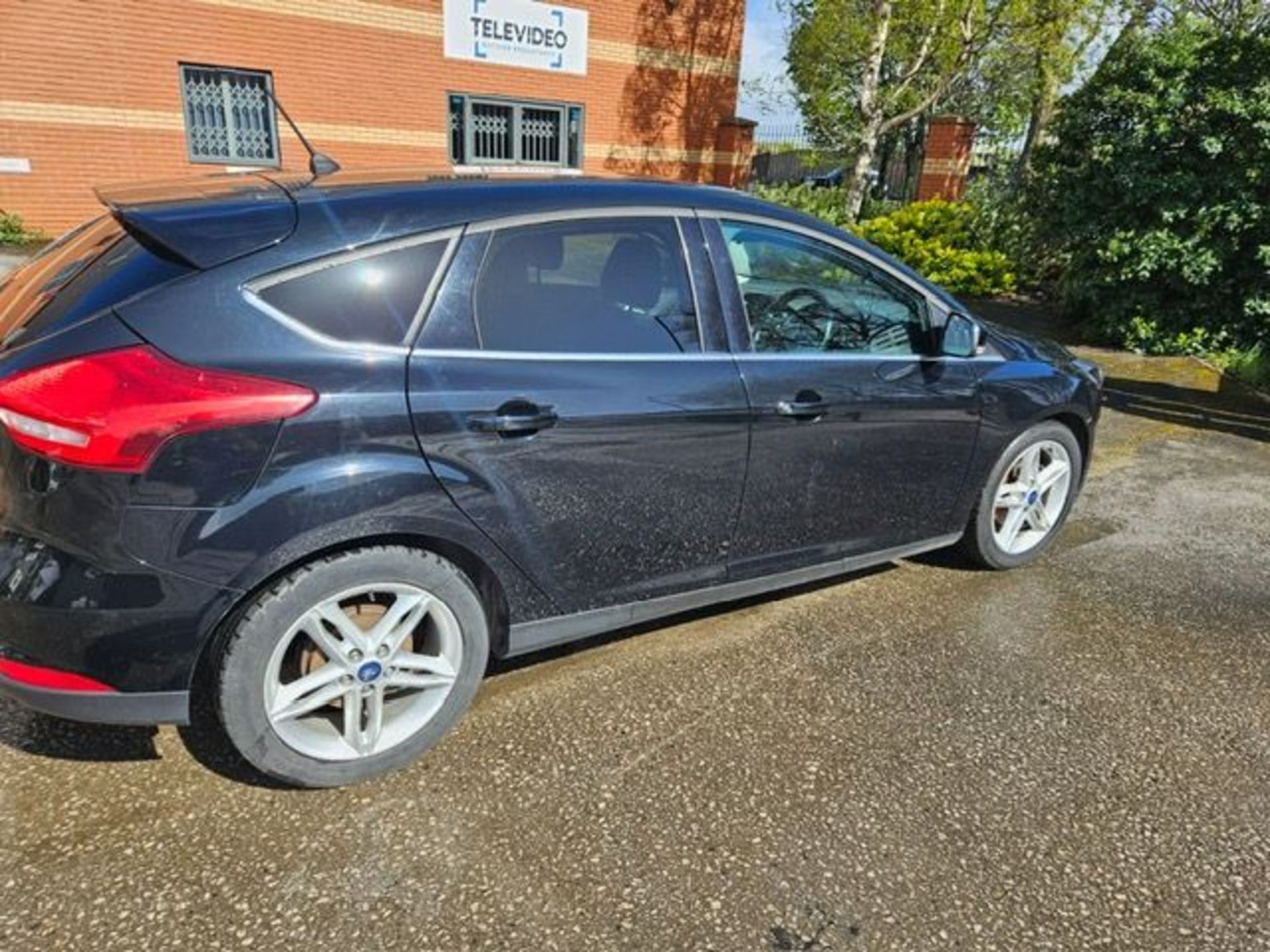 SB67 XCL FORD FOCUS 1.0 E/B 125 ZETEC EDITION Hatchback. MOT Expiry: 25/07/2024 First Registered - Image 3 of 10