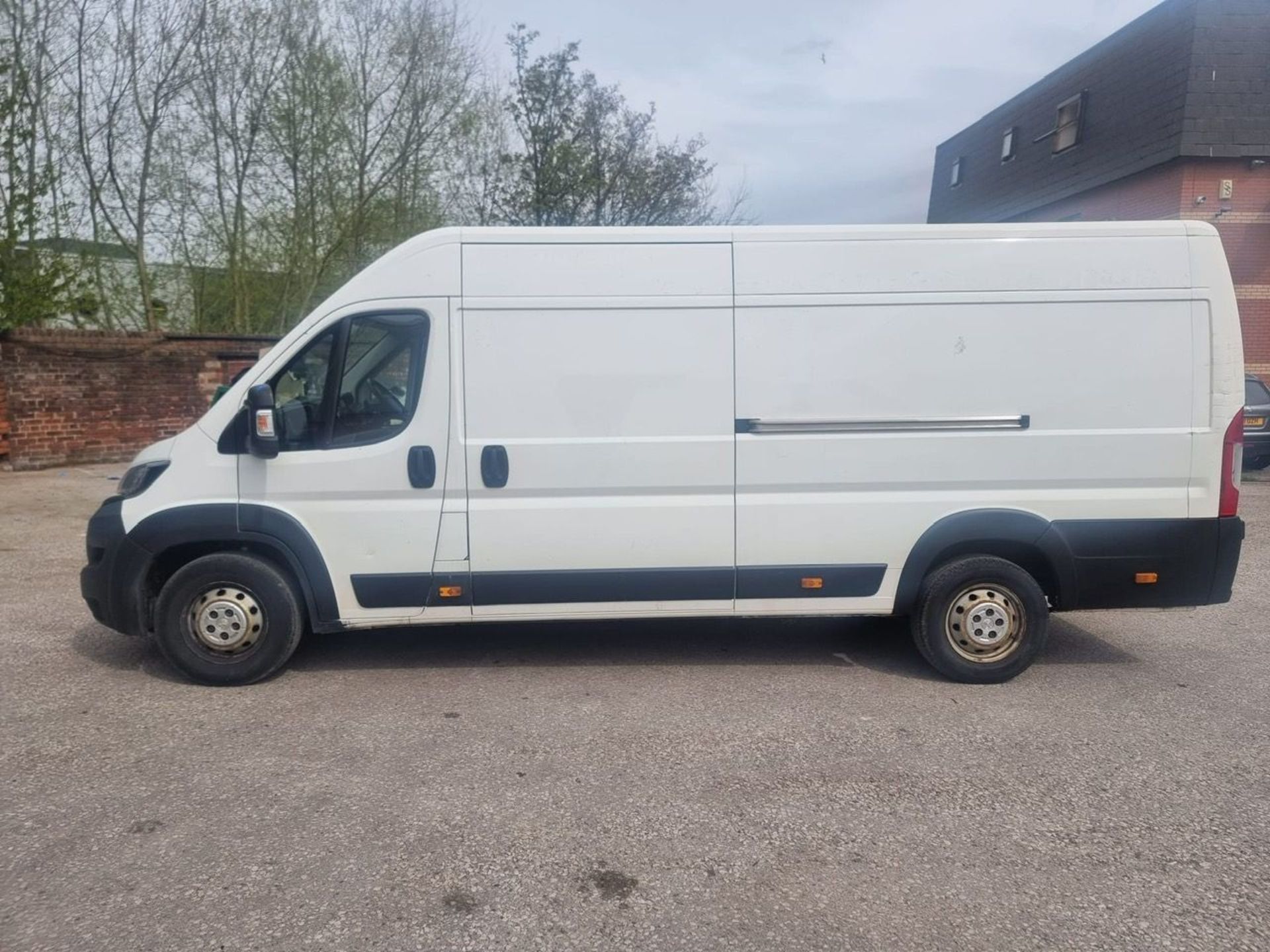 MA69 HCK PEUGEOT BOXER 435 2.2 BLUEHDI 140 L4 H2 PROFESSIONAL Panel Van. MOT Expiry: 14/10/2024. - Image 2 of 8