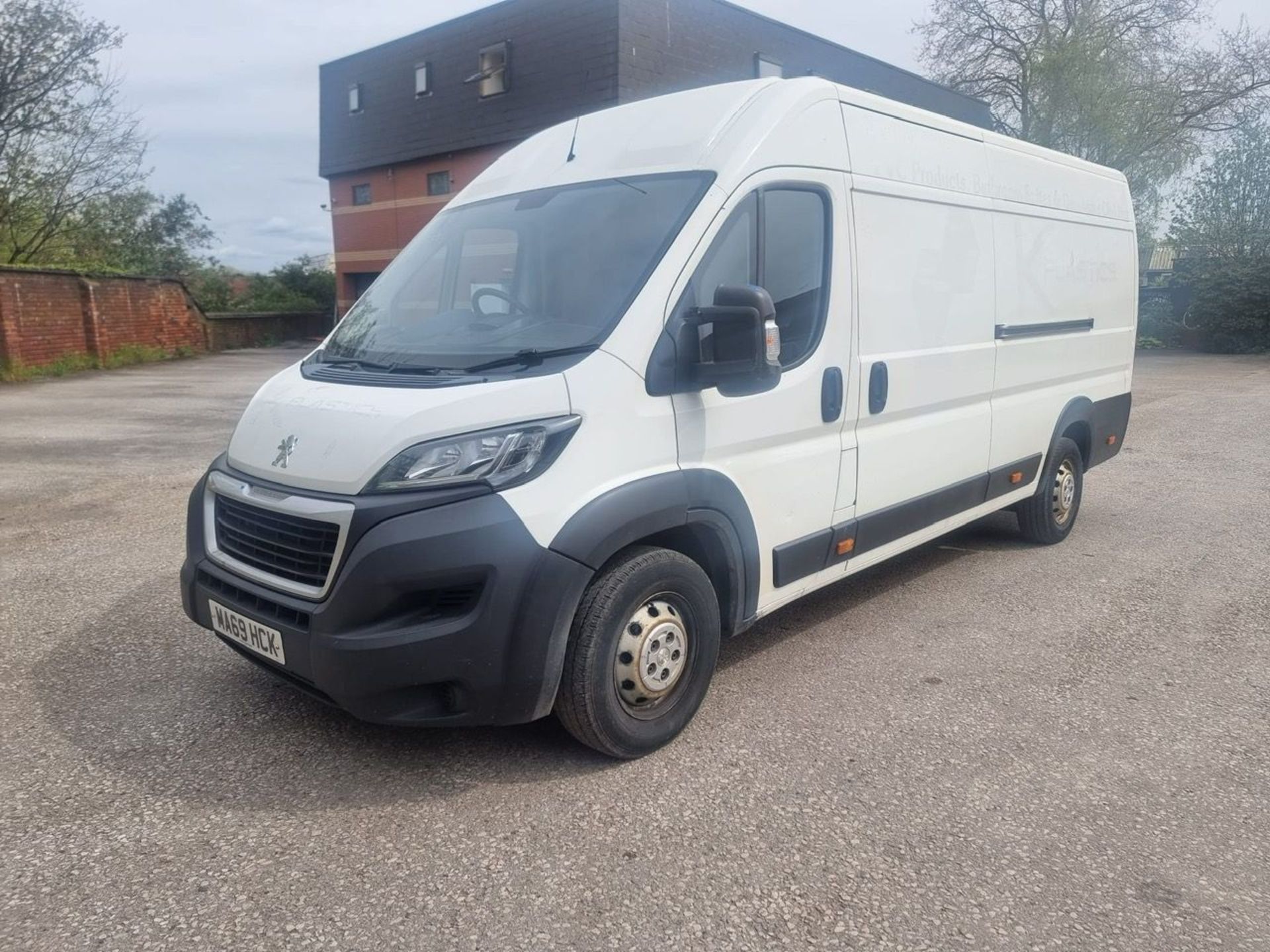 MA69 HCK PEUGEOT BOXER 435 2.2 BLUEHDI 140 L4 H2 PROFESSIONAL Panel Van. MOT Expiry: 14/10/2024.