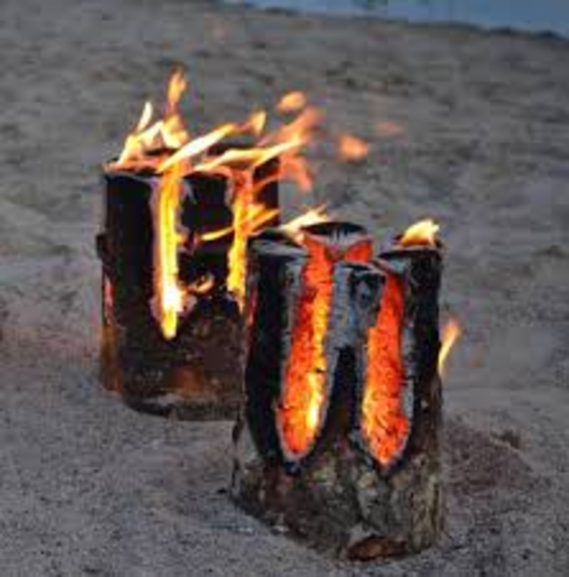 TRADE LOT 20 x New Homefire Swedish Torch Logs. Are you looking to take your campfire experience - Bild 3 aus 3