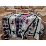 PALLET TO CONTAIN 200 X NEW & PACKAGED LUXURY 130X150CM FLEECE THROWS IN VARIOUS DESIGNS. RRP £29.99