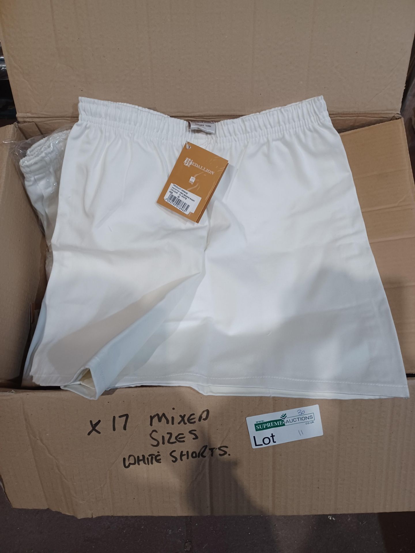 17 x Medallion New Zeal White Cotton Shorts in Mixed Sizes. - RRP £21.99 each . - R14