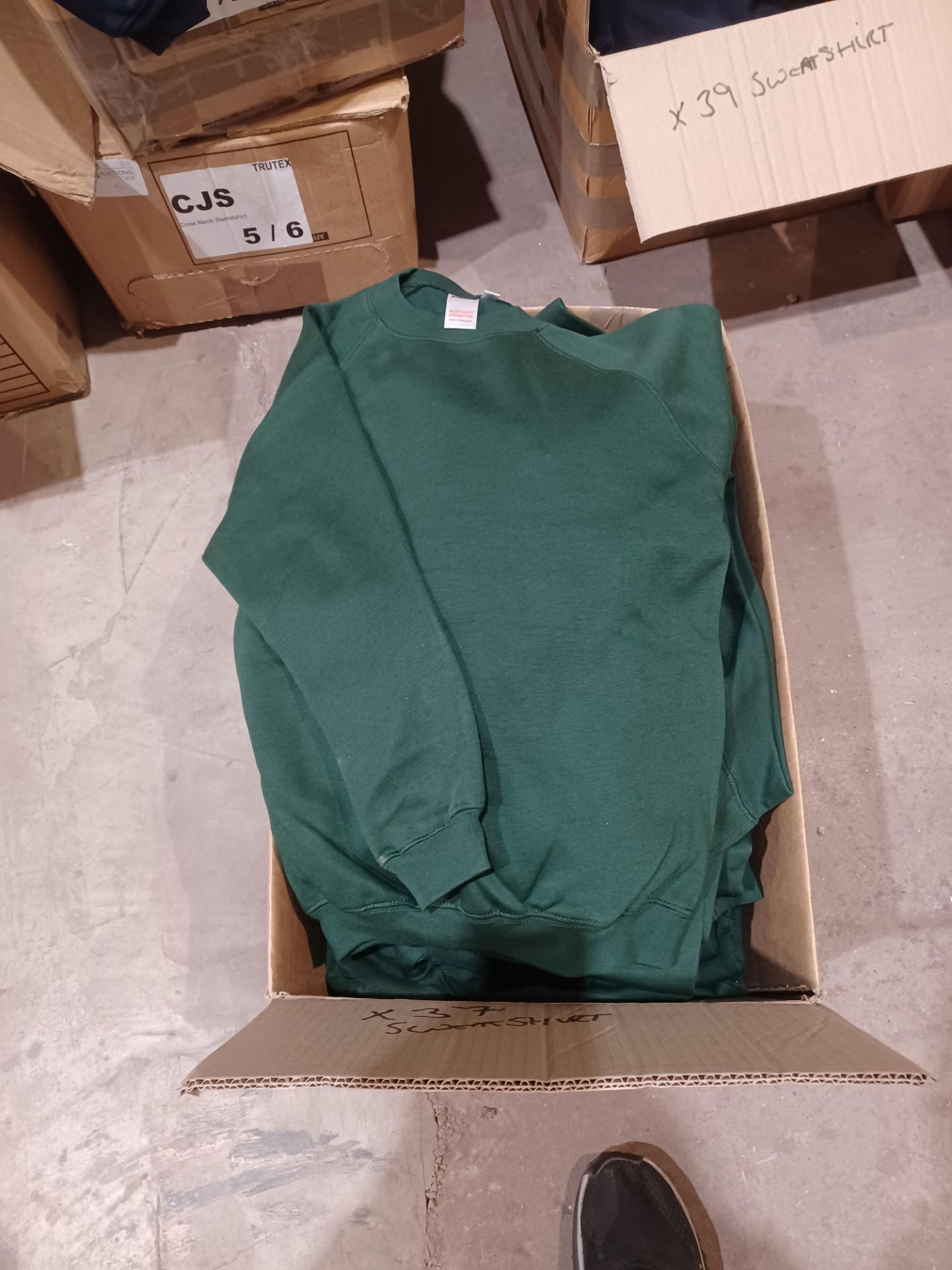 37 x Soft Cotton Fleeced Premium Swearshirts in Green in mixed sizes . RRP £19.81 each - R14