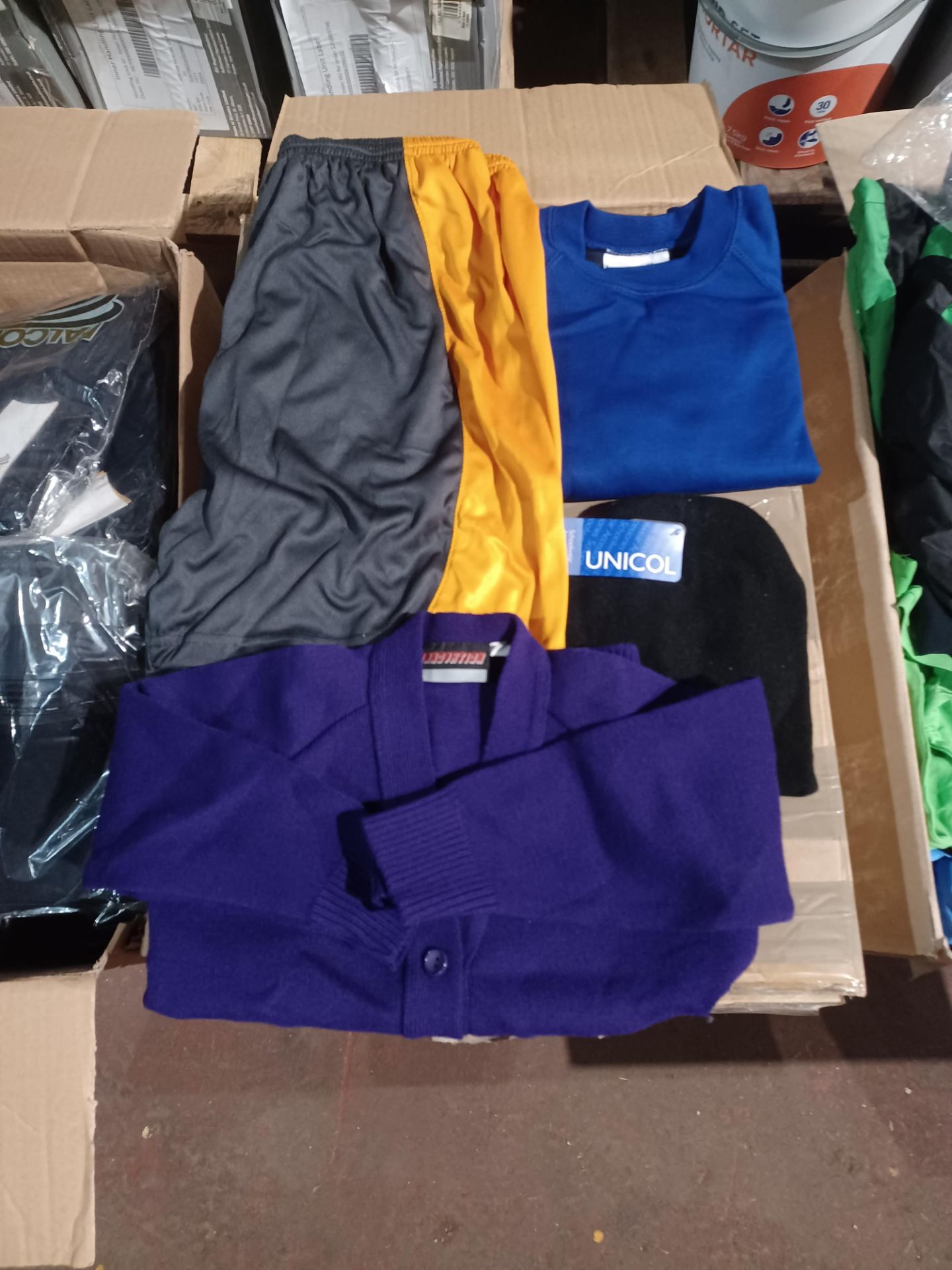 40 x Mixed Piece Clothing lot; to include Swim Trunks, Hats, Jackets, Shorts and much more. - R14