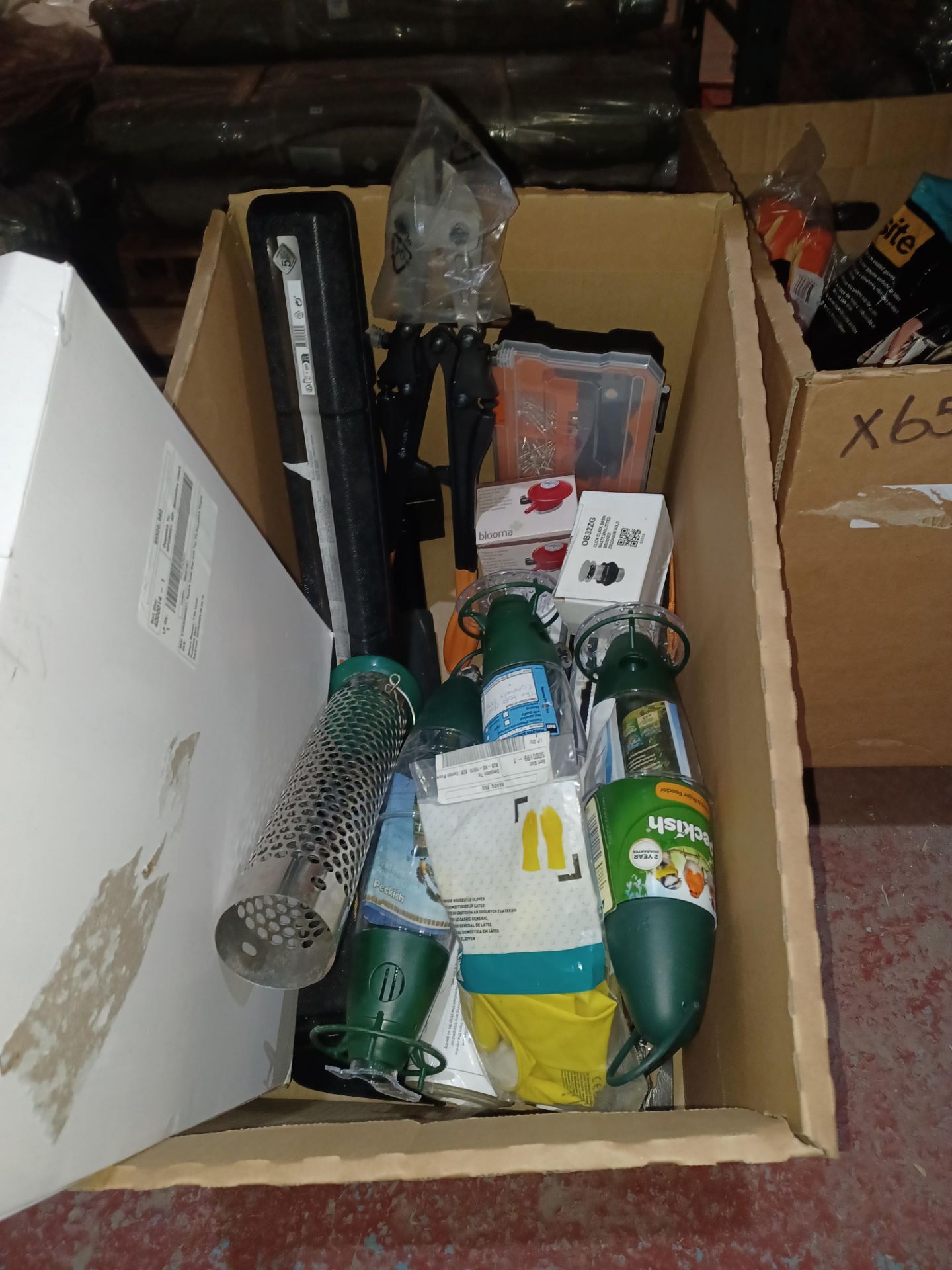 25 x Mixed Tools Lot to include; Basin Waste, Gloves, Bird Feeders, Riveter Gun and more. - R13a.