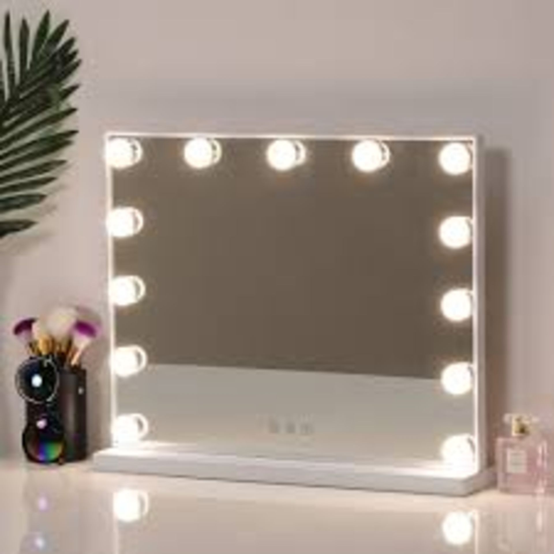 Livingandhome USB Hollywood Makeup Vanity Mirror with 14 LED. - R13a.9.