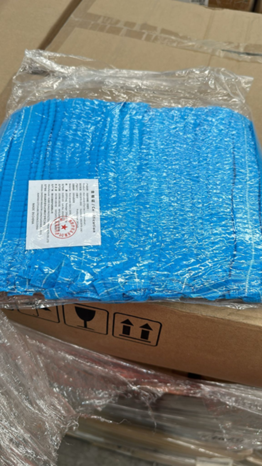 PALLET TO CONTAIN 36 X BRAND NEW PACKS OF 2000 BLUE NON WOVEN CLIP CAPS EXP NOV 2023 - Bild 2 aus 4