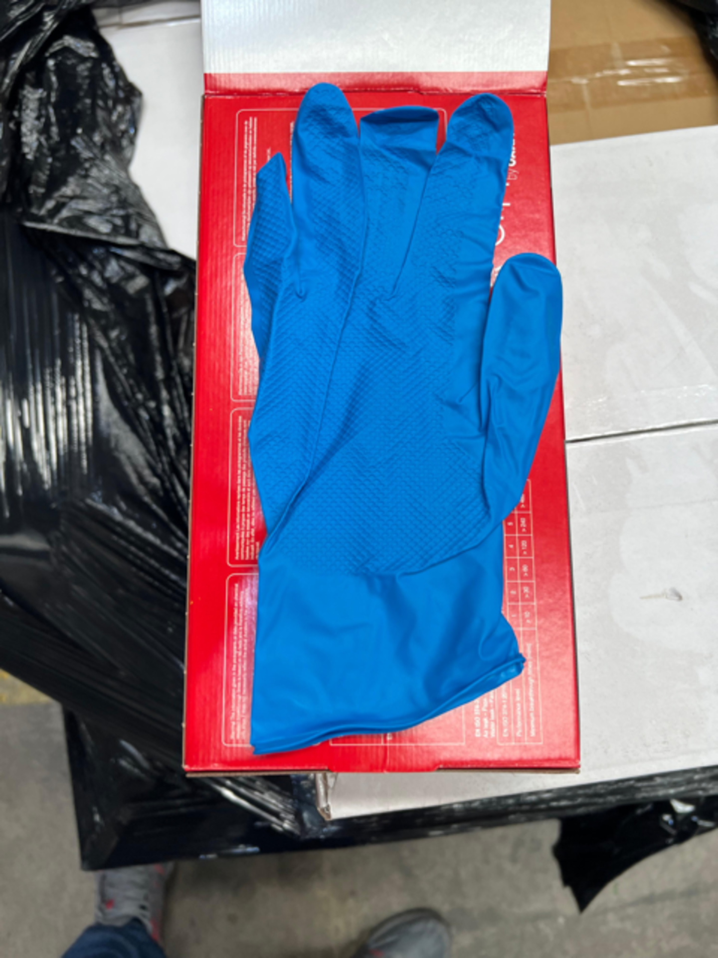 600 X BRAND NEW PACKS OF 50 GRIPPAZ Z PRO BLUE SANITISING EXAMINATION GLOVES SIZE SMALL EXP OCT - Image 4 of 5