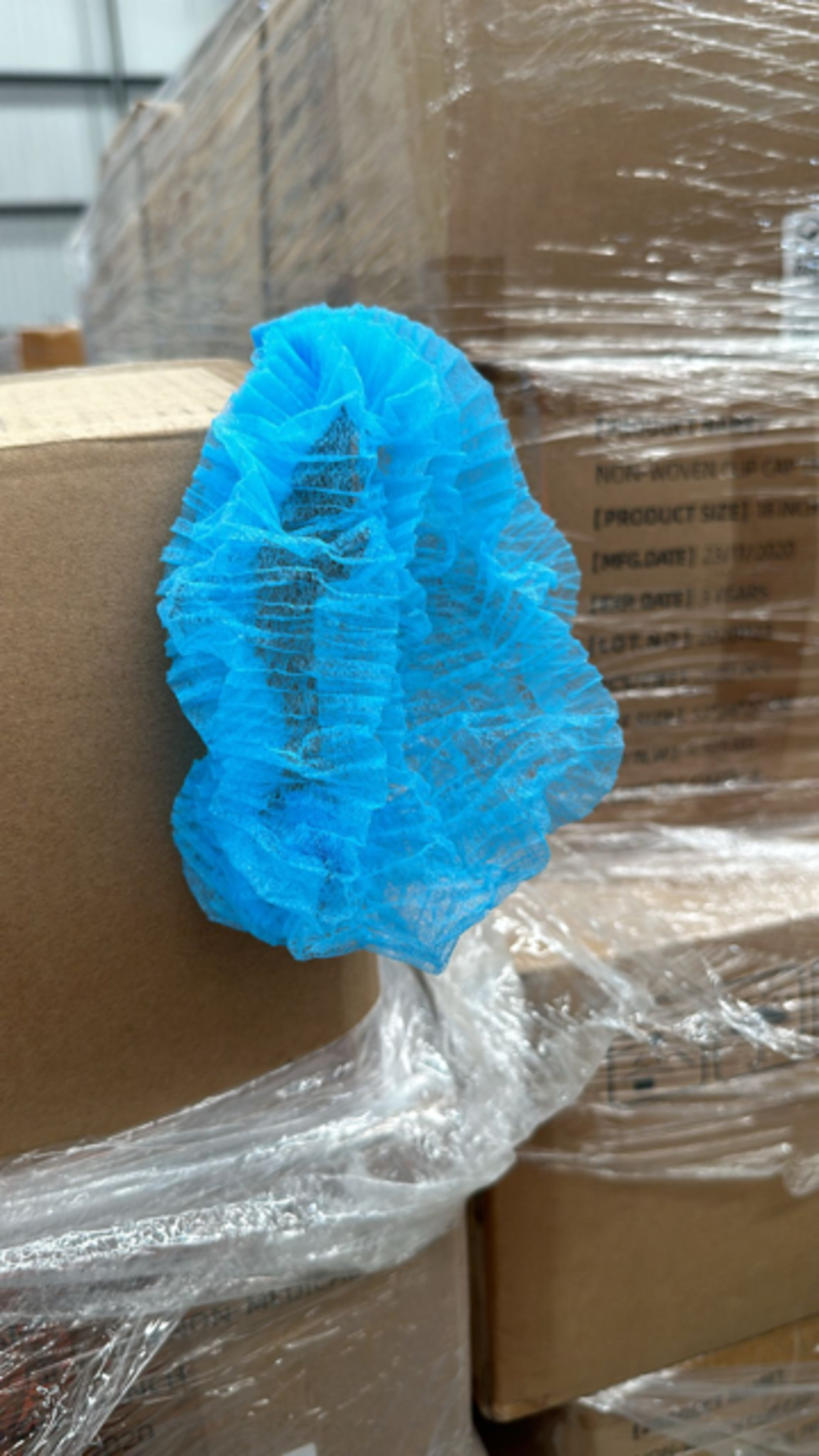 PALLET TO CONTAIN 36 X BRAND NEW PACKS OF 2000 BLUE NON WOVEN CLIP CAPS EXP NOV 2023 - Bild 4 aus 4