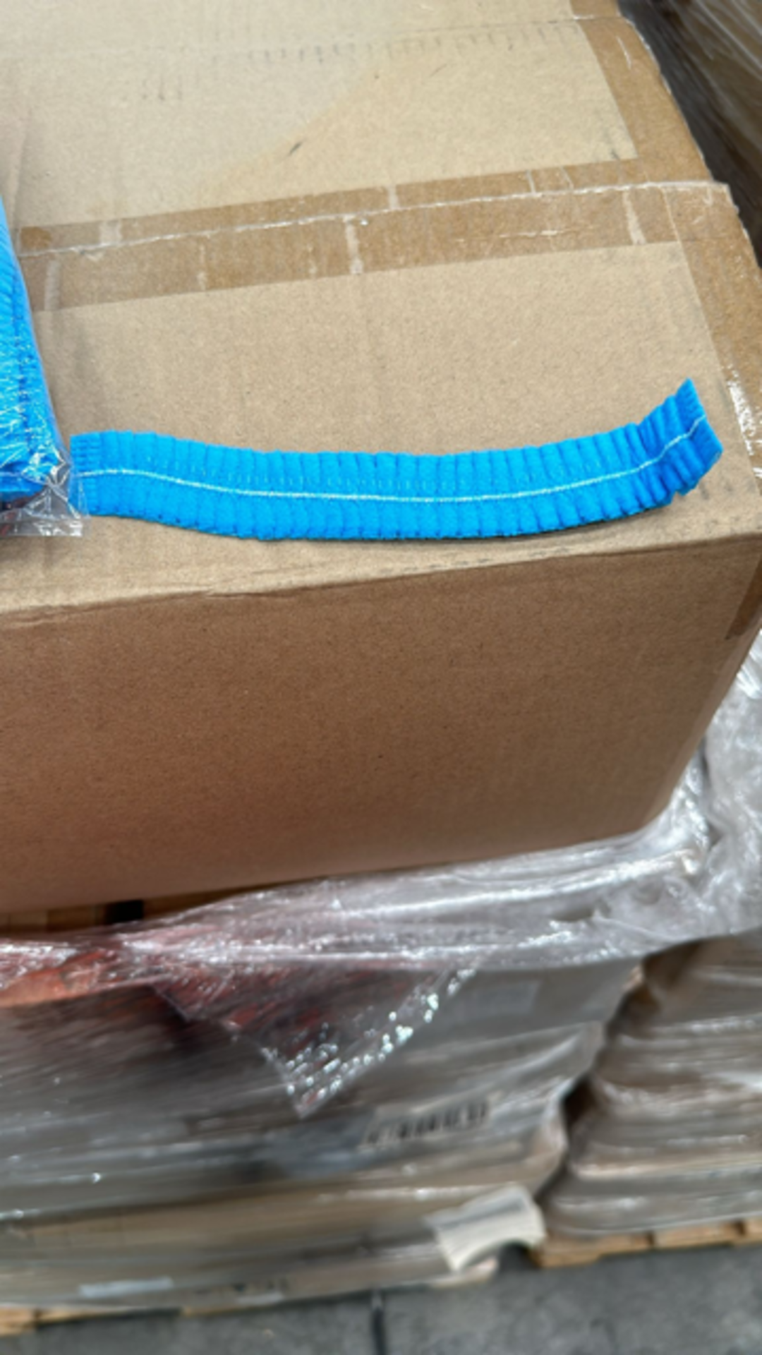 PALLET TO CONTAIN 36 X BRAND NEW PACKS OF 2000 BLUE NON WOVEN CLIP CAPS EXP NOV 2023 - Bild 3 aus 4