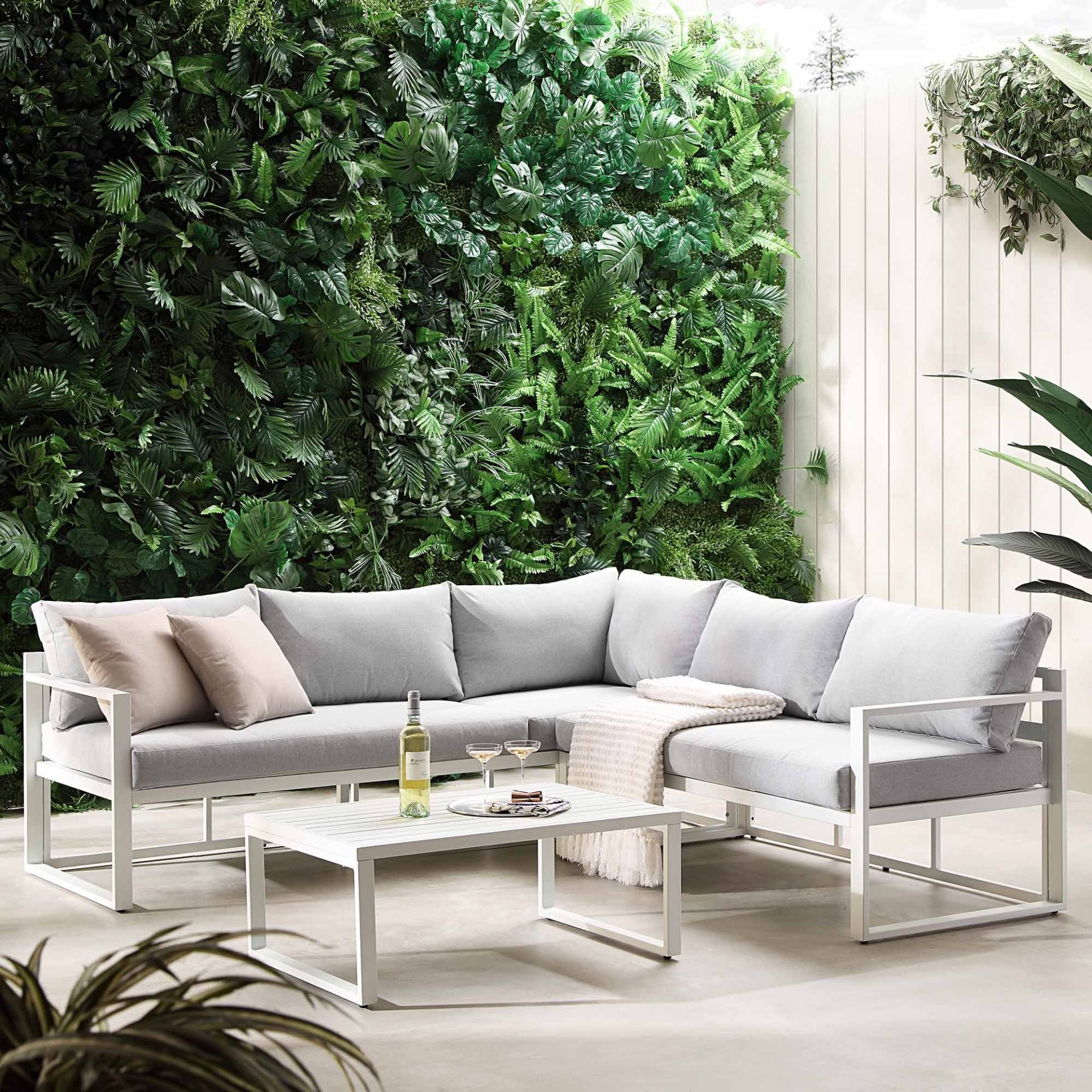 Albany Aluminium Corner Sofa Set with Reclining Back and Coffee Table, White. - R14. RRP £959.99.