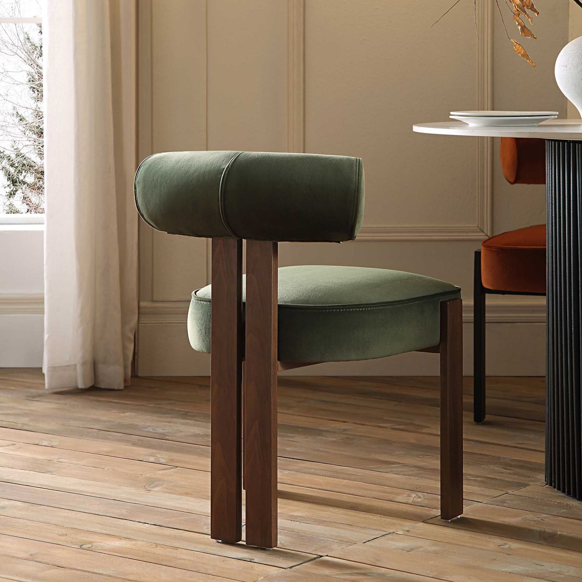 Ophelia Moss Green Velvet Dining Chair. - R19.5. RRP £209.99. Combining sumptuous moss green - Image 2 of 2