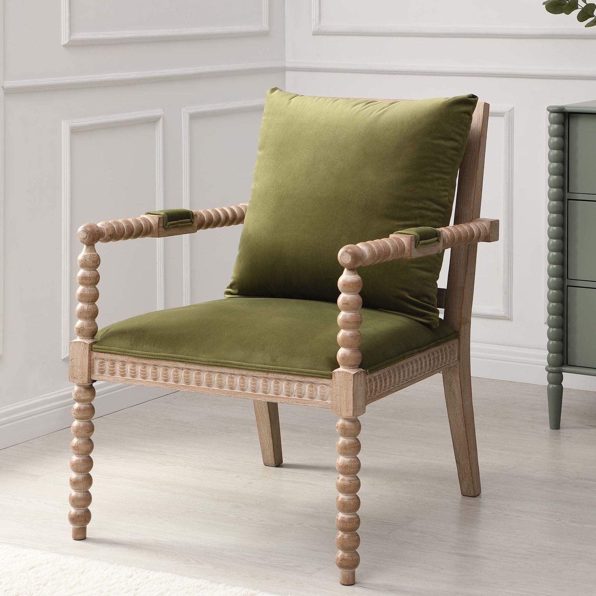 Hemingford Moss Green Velvet Bobbin Armchair. - R19.6. RRP £329.99. The chair has padded seat and