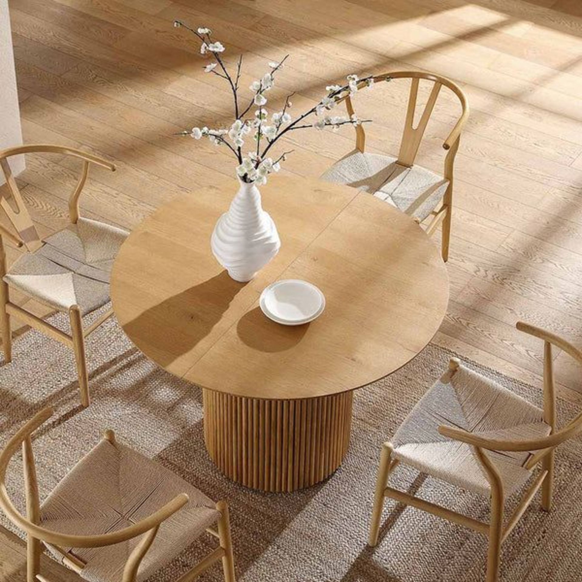 Maru Round 4-6 Seater Extending Oak Pedestal Dining Table, Oak. - R19.4. RRP £529.99. Our Maru - Image 2 of 2