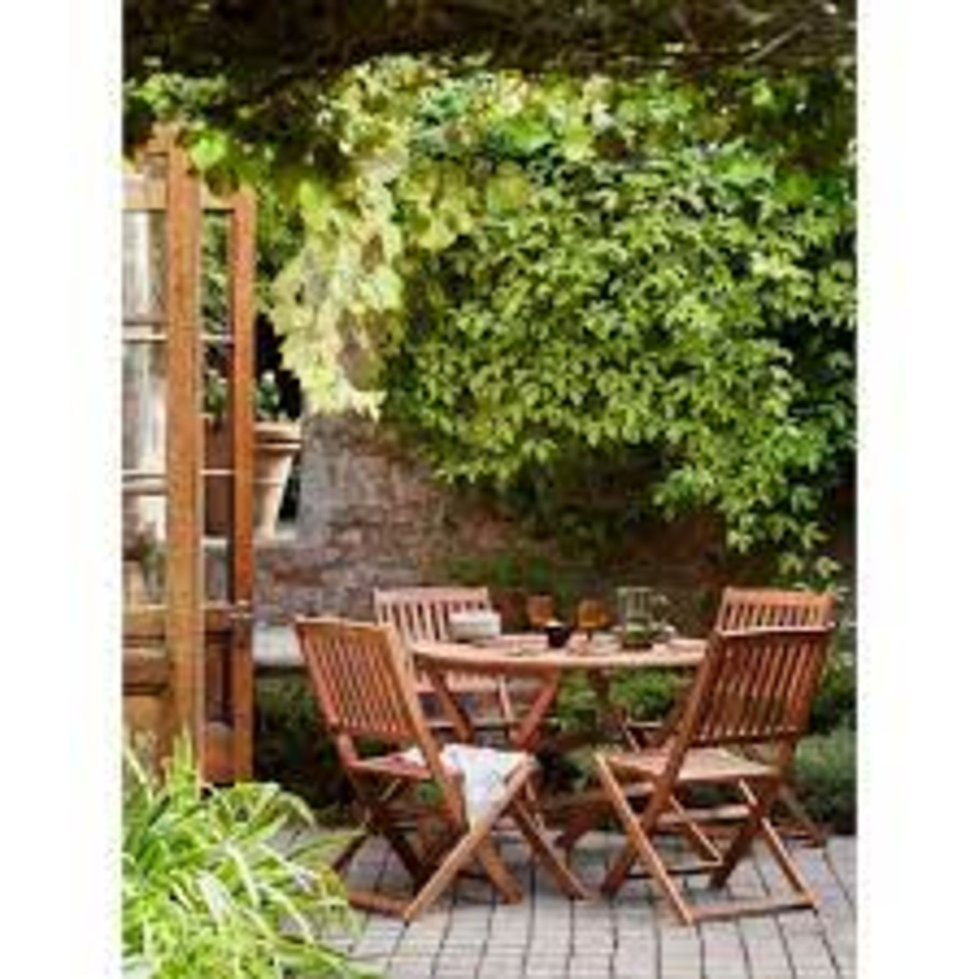 BRAND NEW JOHN LEWIS 4 SEATER EUCALYPTUS WOOD FOLDING BISTRO SET. RRP £448.50. Made of beautifully - Bild 2 aus 2