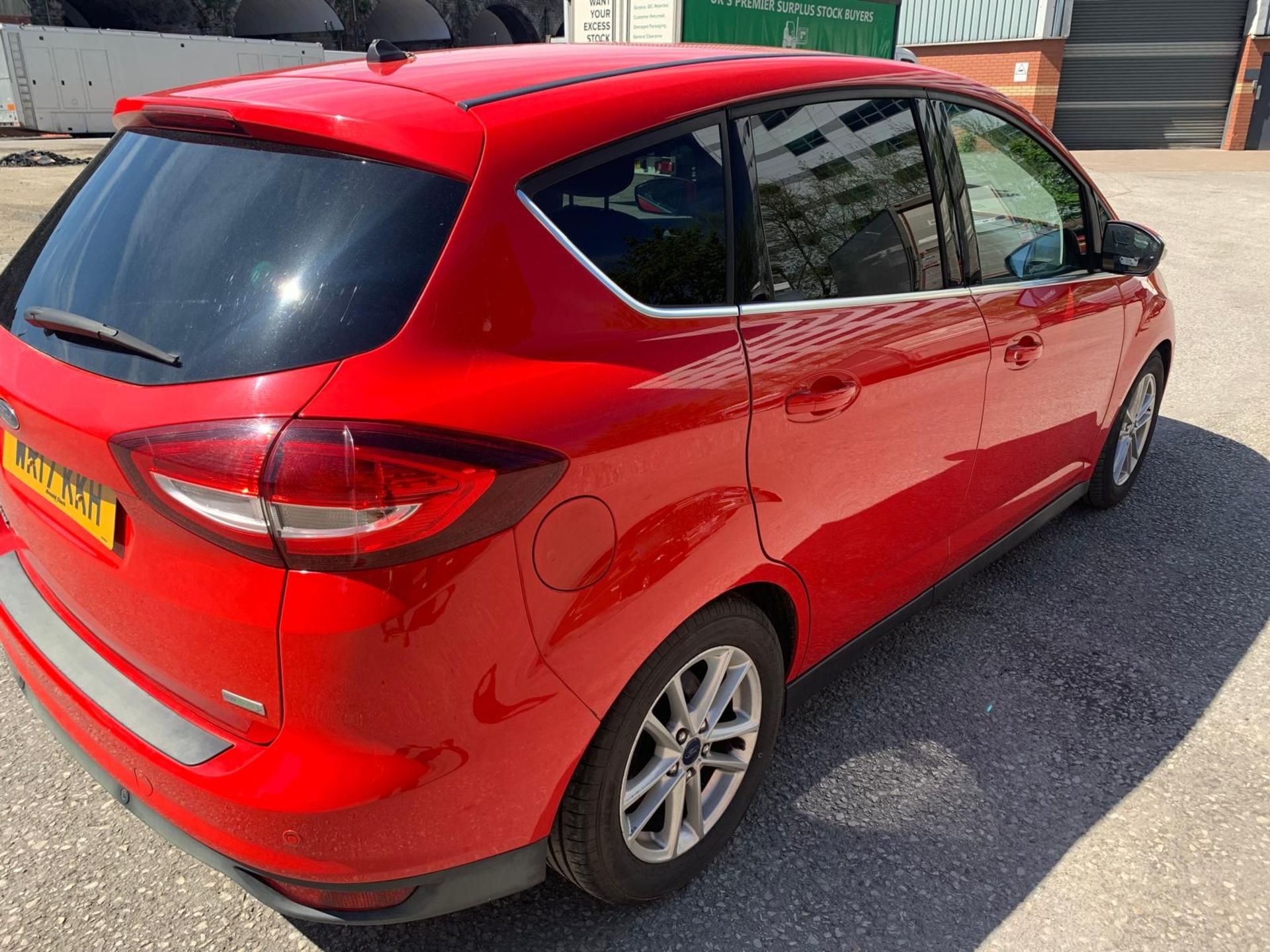 WR17 KKH FORD C-MAX. MOT Expiry: 09/10/2024 First Registered 31/03/2017 Petrol, Red - Bild 6 aus 10