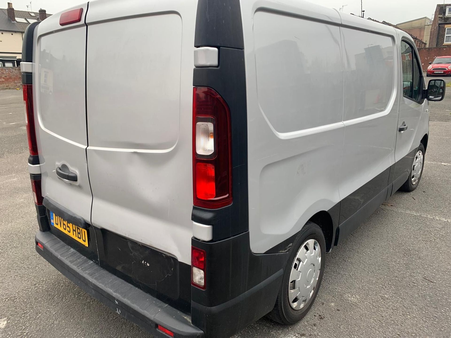 DV65 HBU VAUXHALL VIVARO  SILVER  DIESEL  MOT: 31.10.24 First Registration: 23.11.15 - Image 3 of 6