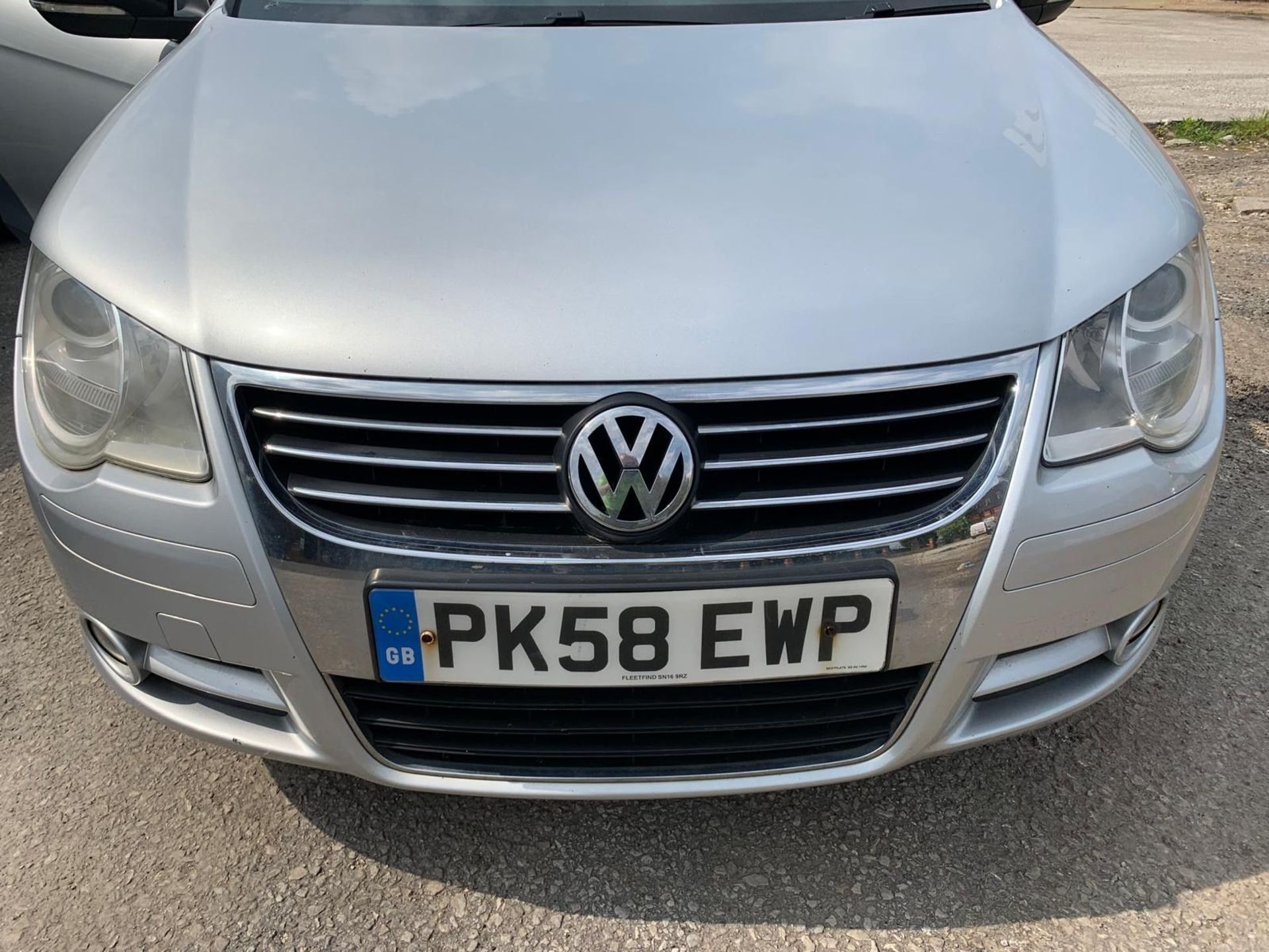 PK58 EWP VOLKSWAGEN EOS SILVER DIESEL MOT: 02.09.24 First Registration: 15.10.08 Number of services: - Image 2 of 10