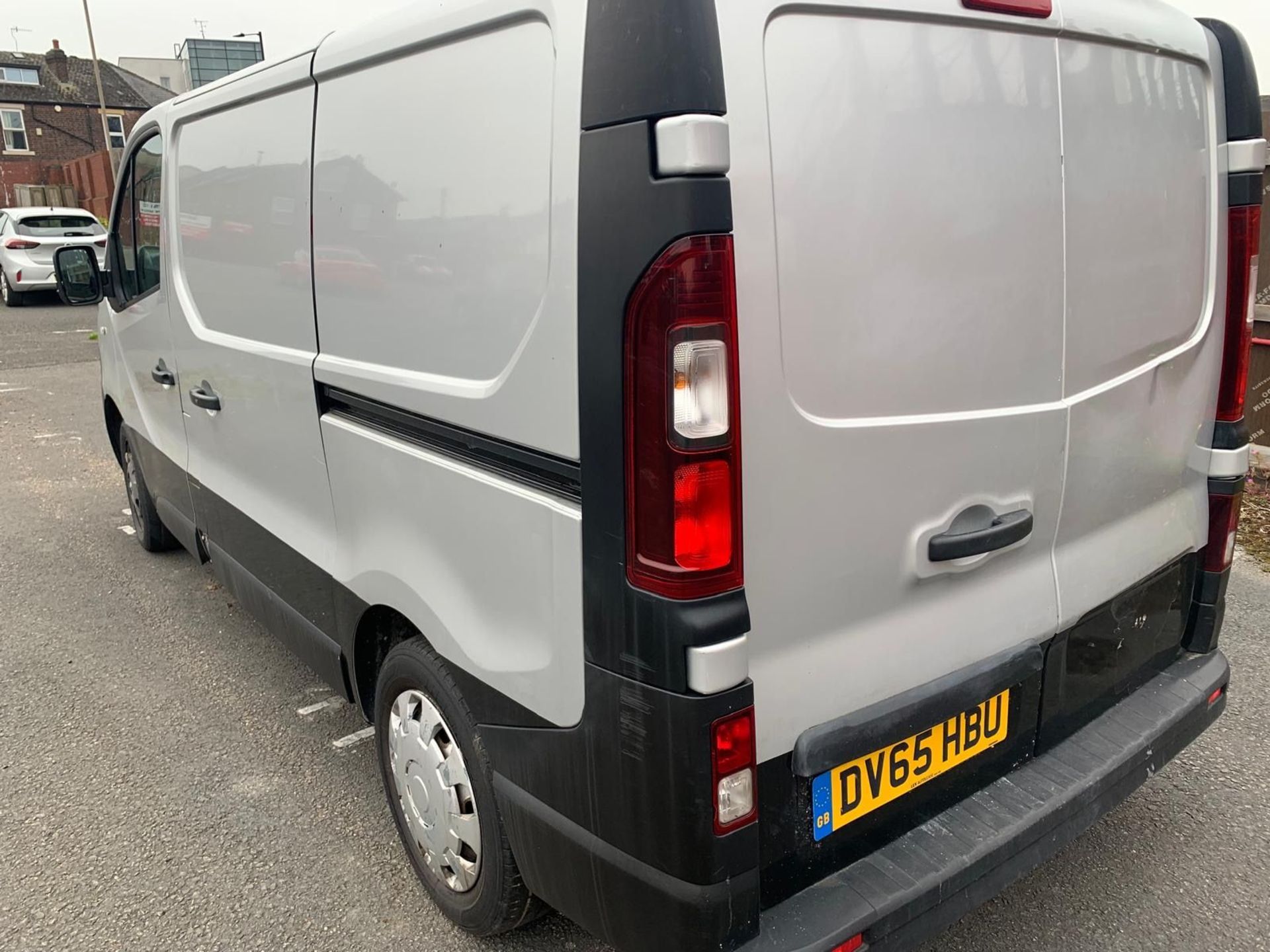 DV65 HBU VAUXHALL VIVARO  SILVER  DIESEL  MOT: 31.10.24 First Registration: 23.11.15 - Image 6 of 6