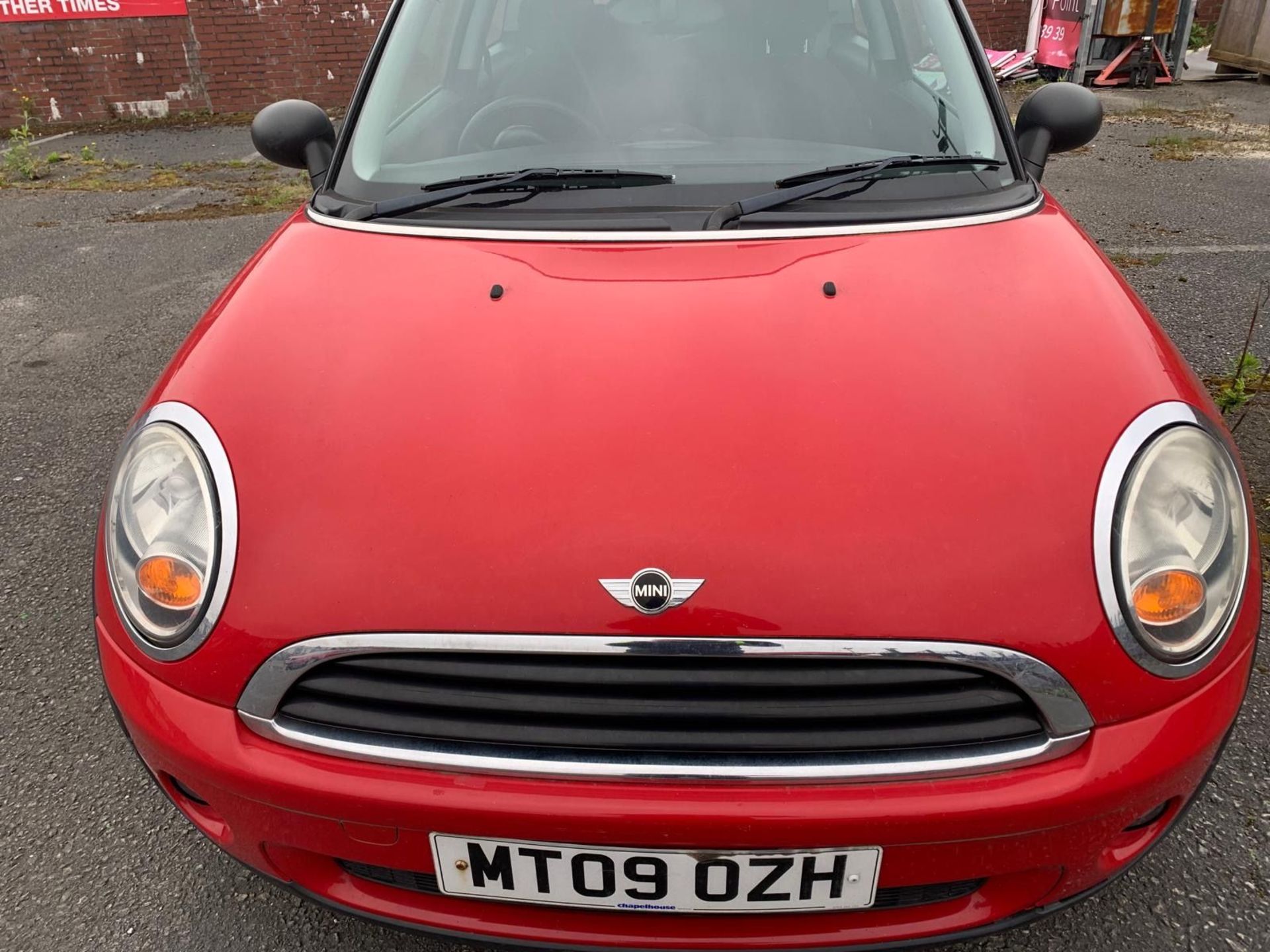 MT09 OZH MINI ONE-  RED PETROL MOT: 24.10.24 First Registration: 17.07.09 - Image 2 of 6