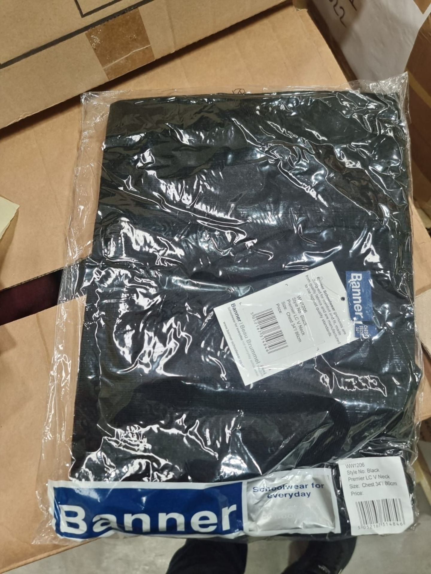 PALLET TO CONTAIN A LARGE QUANTITY OF NEW CLOTHING GOODS. MAY INCLUDE ITEMS SUCH AS: T-SHIRTS, - Image 19 of 28