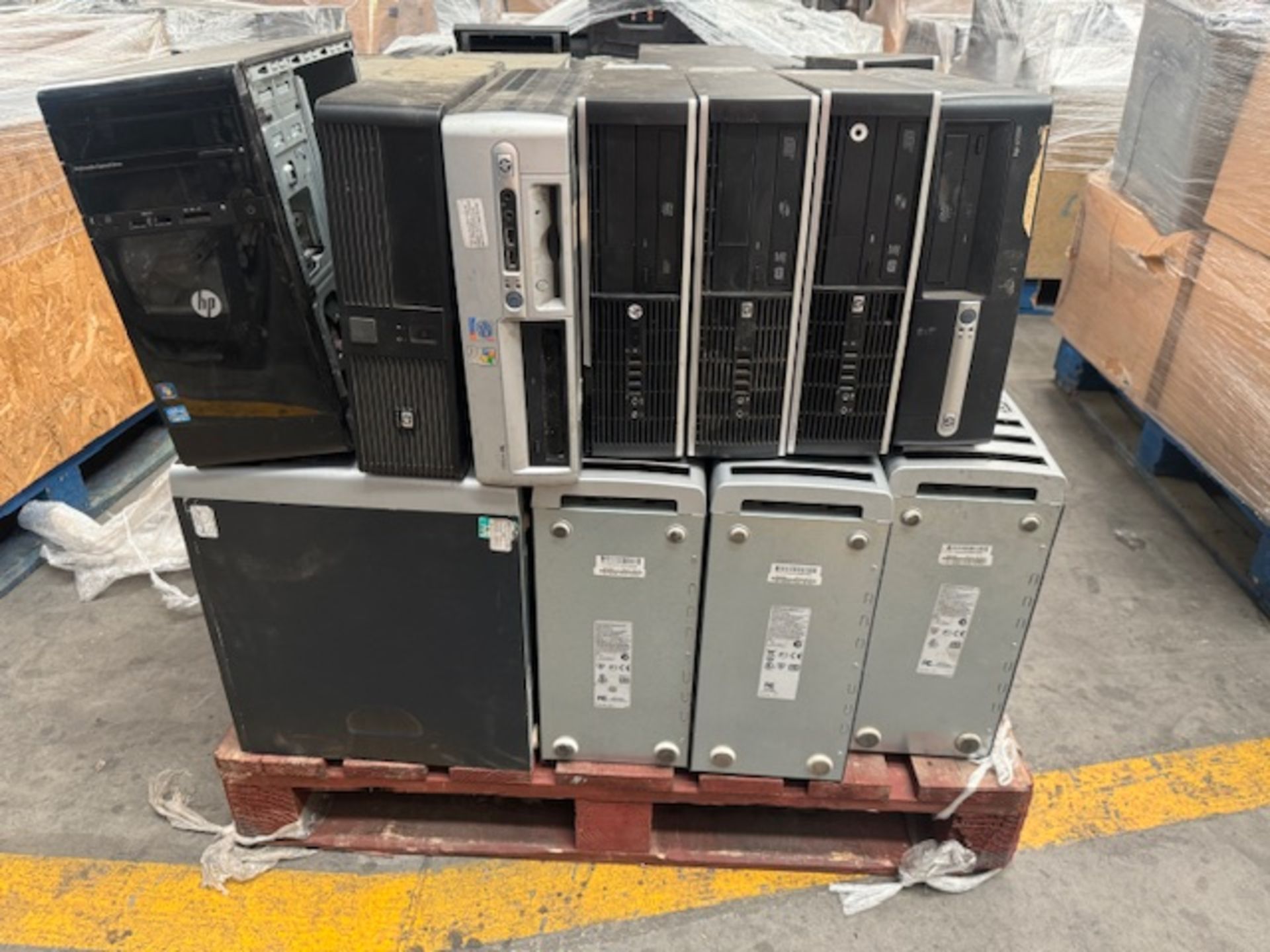 IT PALLET LOT INCLUDING 38 X ASSORTED PC COMPUTERS INCLUDING HP COMPACT ELITE SMALL, HP MULTIMEDIA