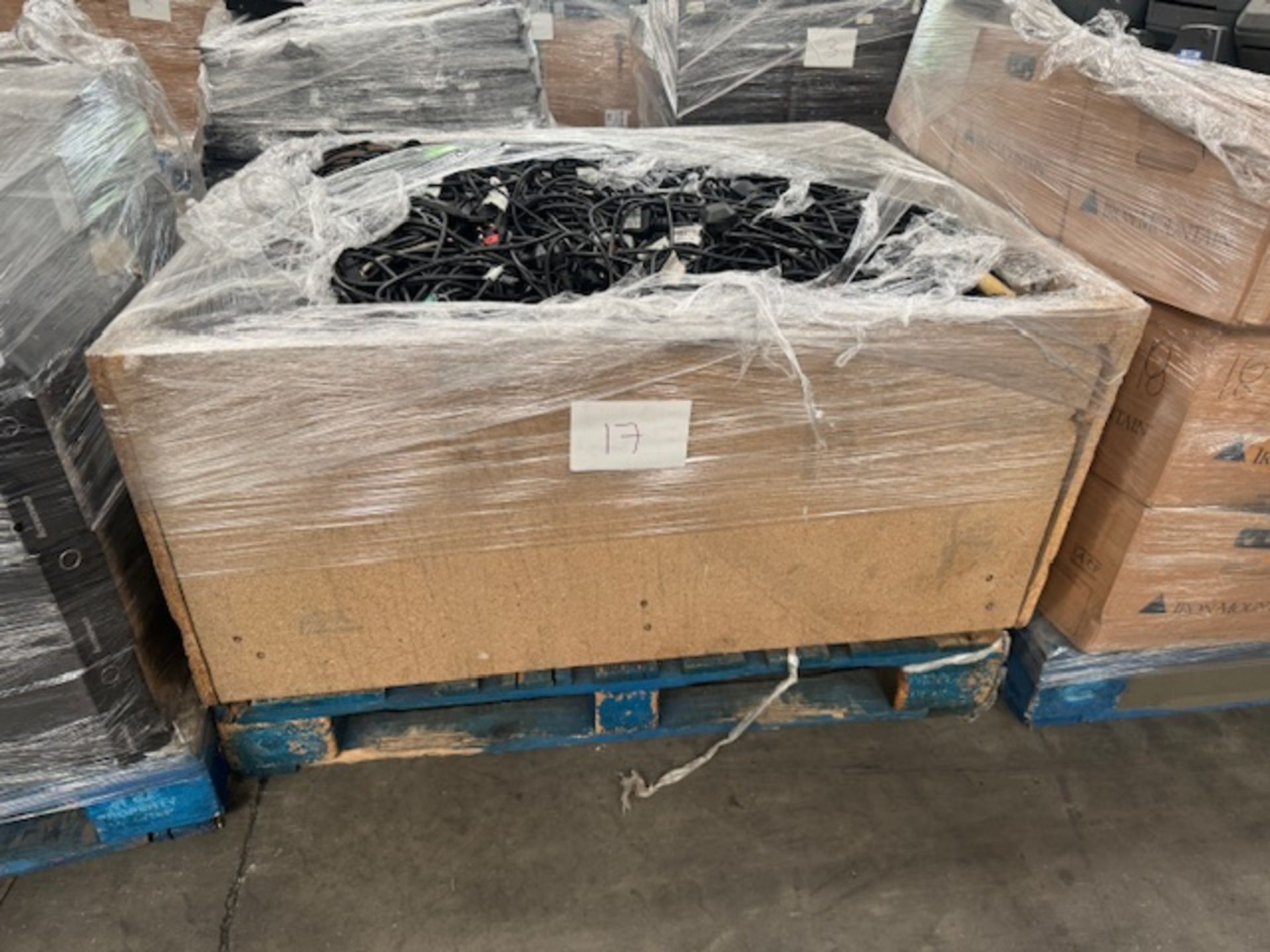 IT PALLET LOT INCLUDING A VERY LARGE VOLUME OF SPARE LAPTOP/PC POWER CABLES IN VARIOUS BRANDS AND - Image 2 of 3