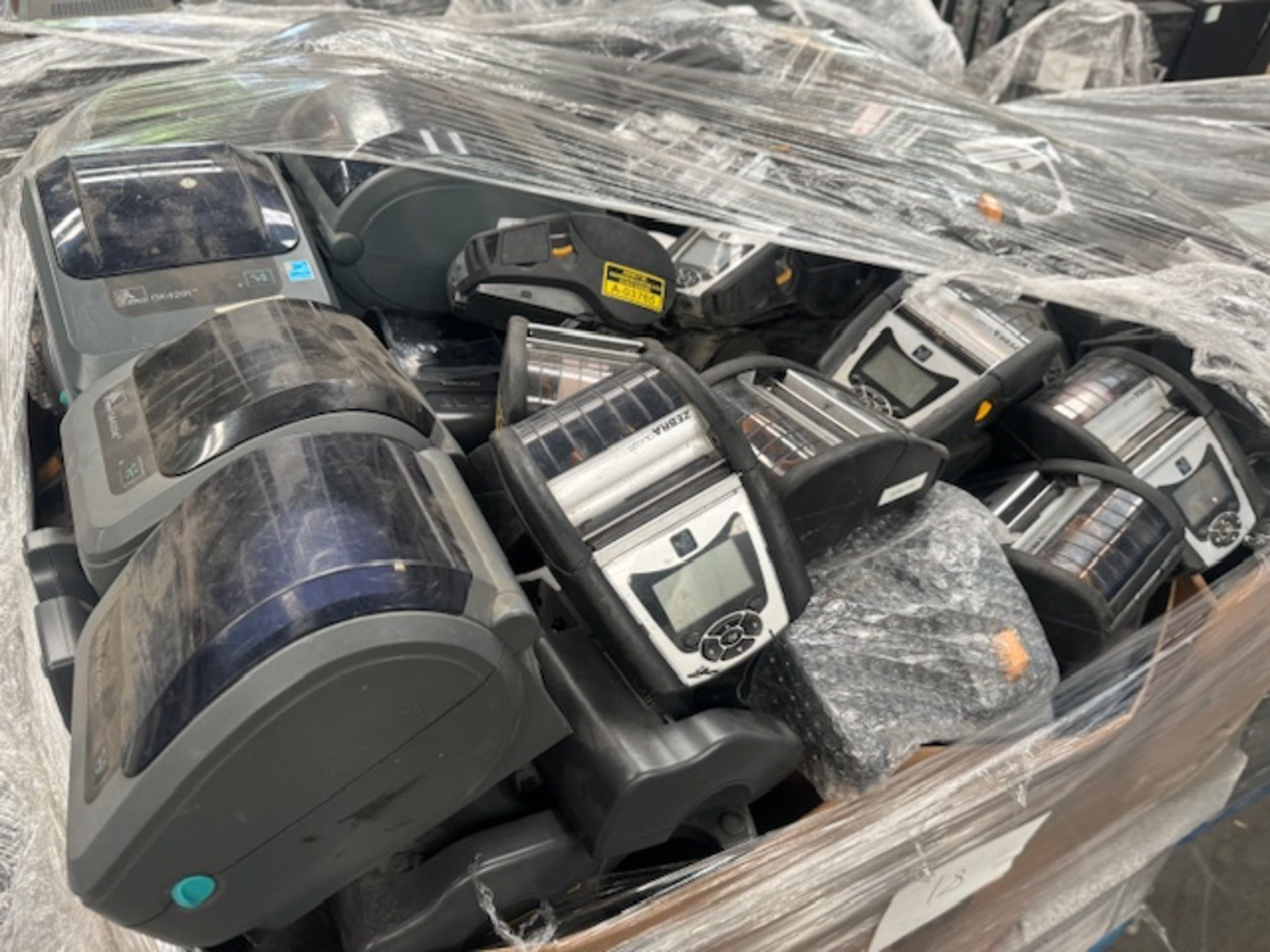 IT PALLET LOT INCLUDING A VERY LARGE QUANTITY OF ZEBRA LABEL PRINTERS IN VARIOUS MODELS AND SIZES - Image 2 of 2