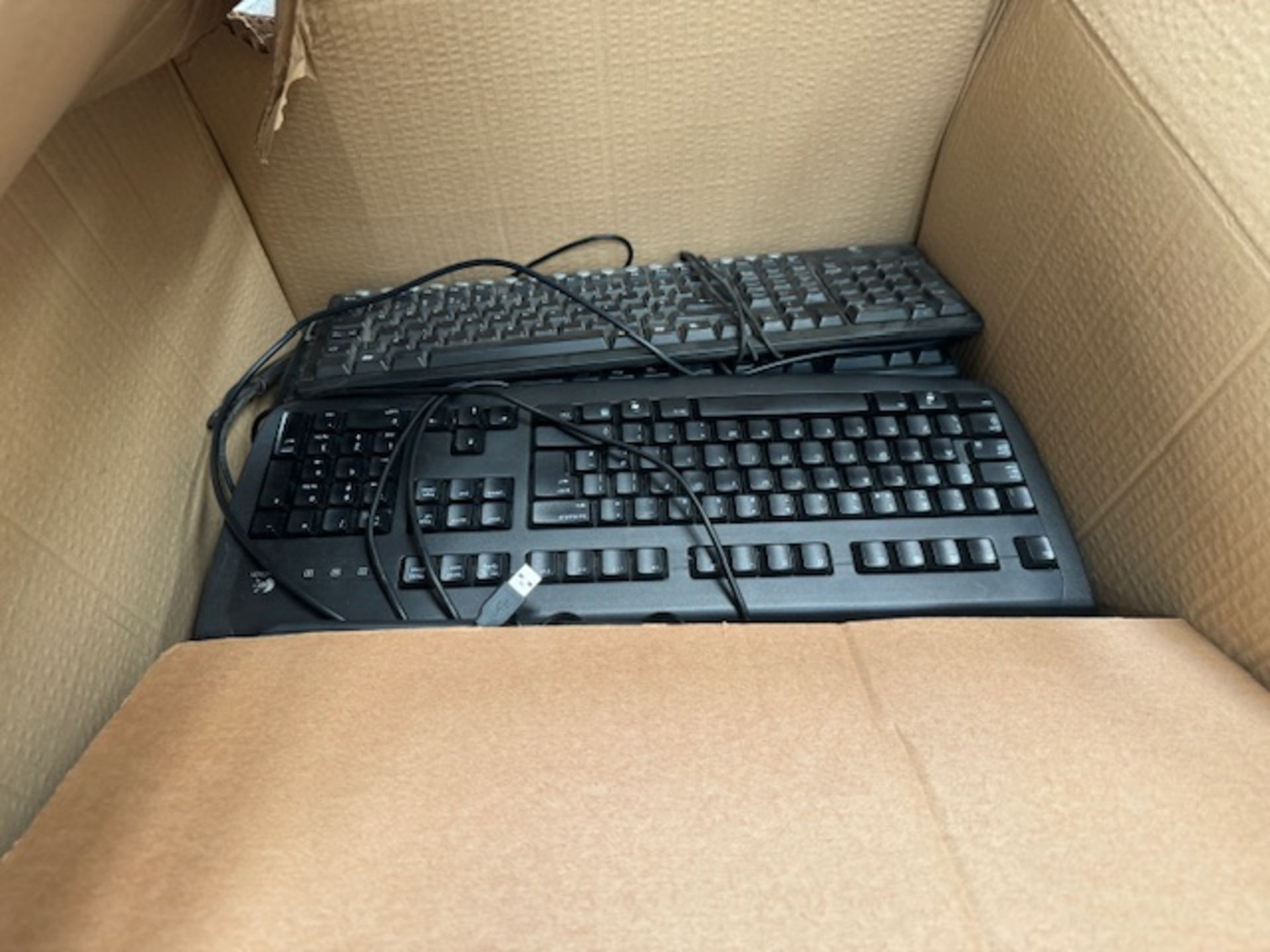 IT PALLET LOT INCLUDING DELL MONITORS, KEYBOARDS, LAPTOPS AND MUCH MORE PRICE NEW 6K - Bild 4 aus 4