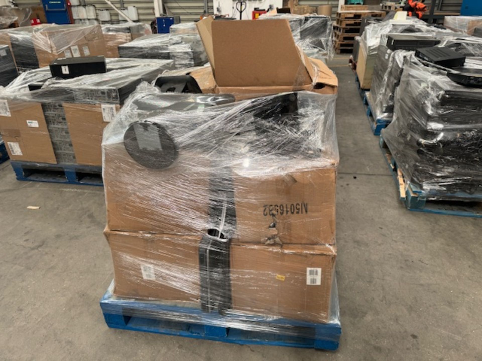 IT PALLET LOT INCLUDING DELL MONITORS, KEYBOARDS, LAPTOPS AND MUCH MORE PRICE NEW 6K - Bild 2 aus 4