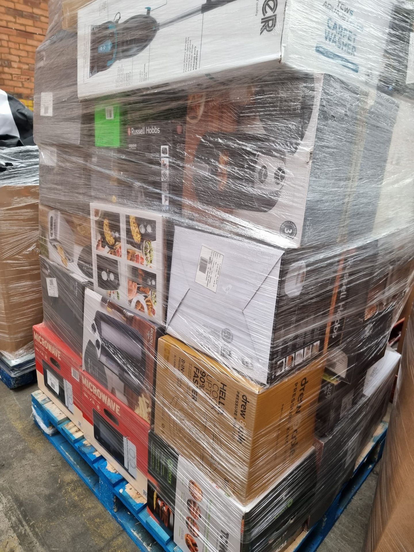24 PALLETS OF UNCHECKED & UNTESTED MORRISONS SMALL DOMESTIC APPLIANCES.   INCLUDES: KETTLES, - Image 12 of 29