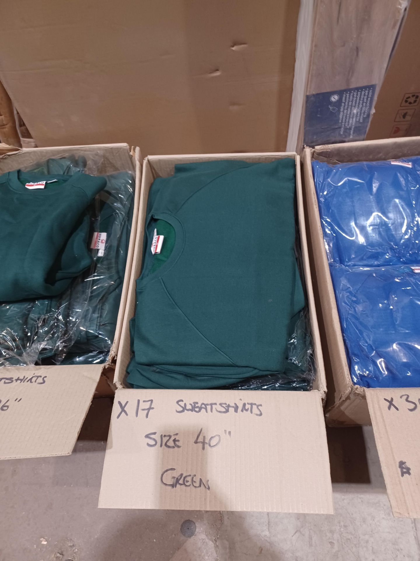 17 x Premium Soft Fleeced Sweatshirts in Size 40" - R14. RRP £14.51 each