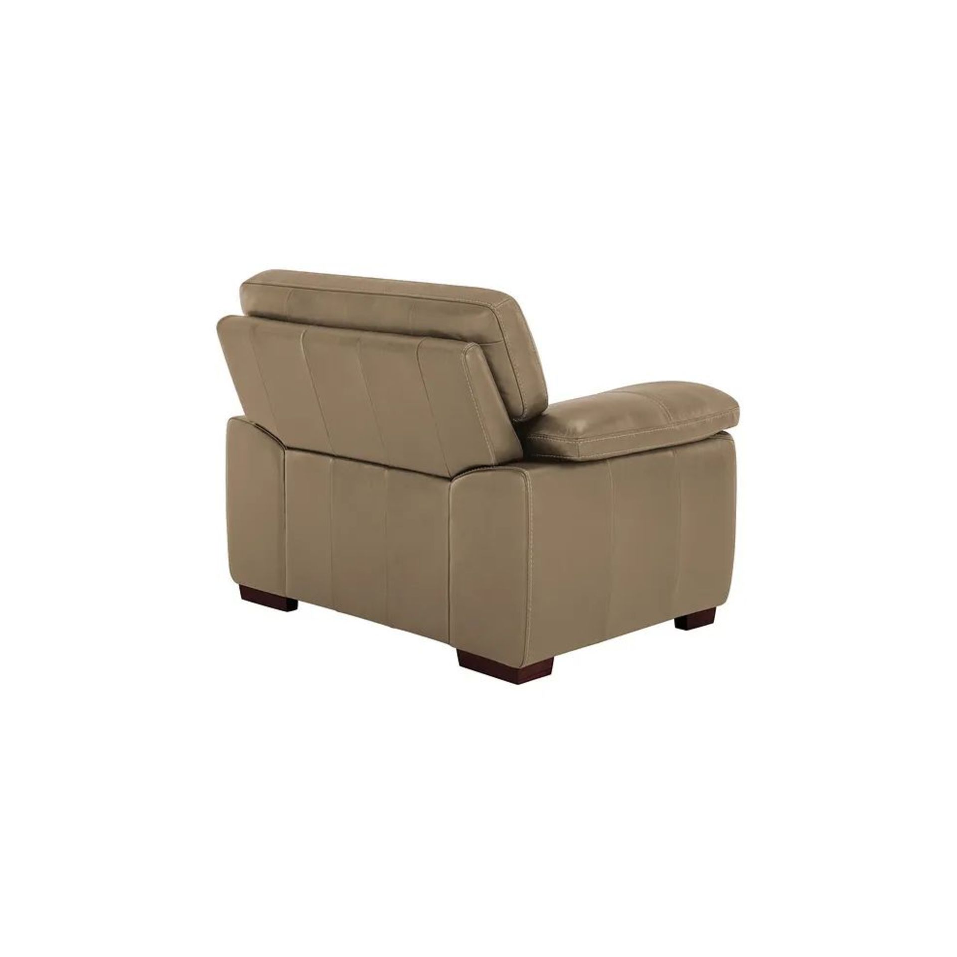 BRAND NEW ARLINGTON Armchair - BEIGE LEATHER. RRP £1099. Create a traditional and homely feel in - Bild 3 aus 9