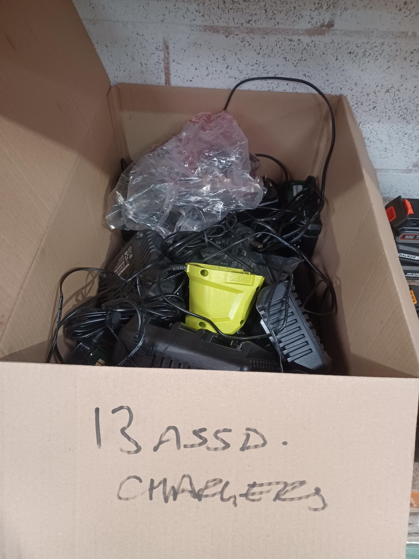 13 x Assorted Chargers for Tools, Ryobi, Mac Allister and more. - ER40.